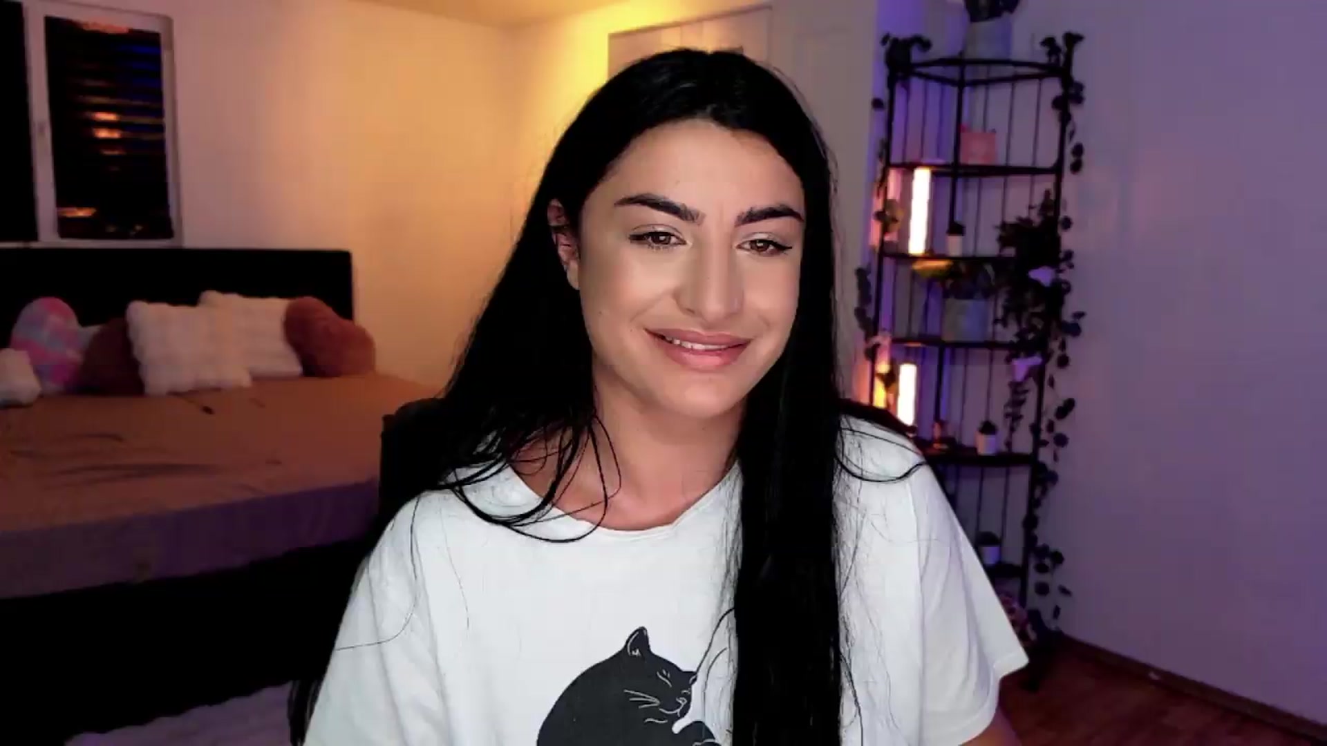 Gallery image thumbnail from Amystique's myfreecams stream on, 06/25/2026, 20:20 image 5 of 20