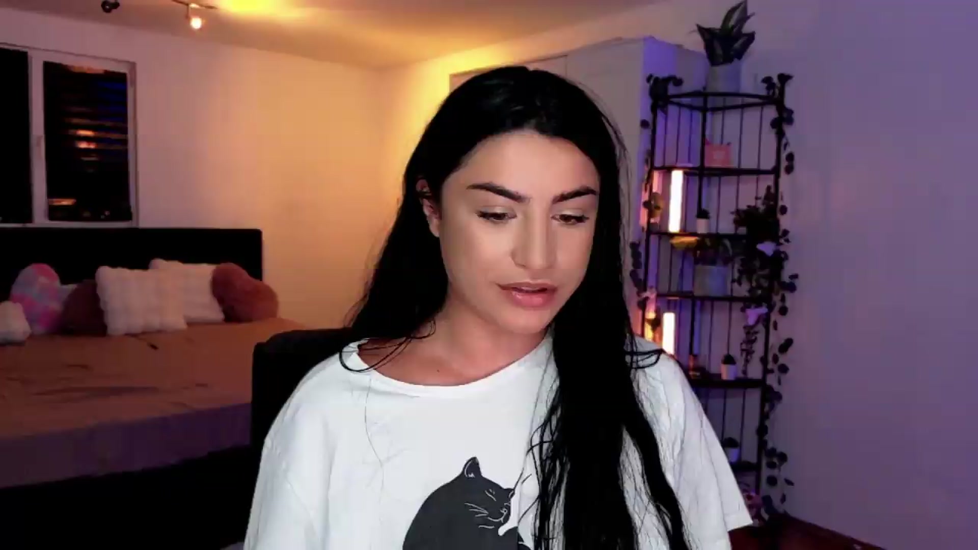 Gallery image thumbnail from Amystique's myfreecams stream on, 06/25/2026, 20:20 image 1 of 20