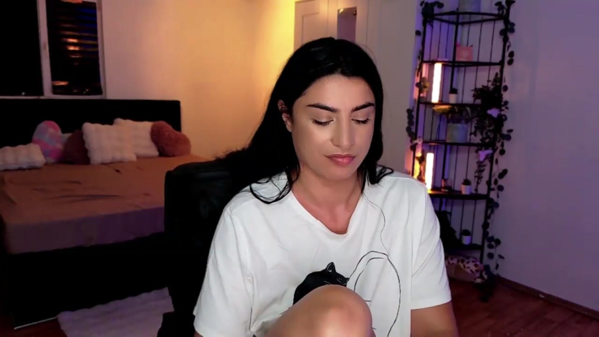 Gallery image thumbnail from Amystique's myfreecams stream on, 06/25/2026, 20:20 image 10 of 20