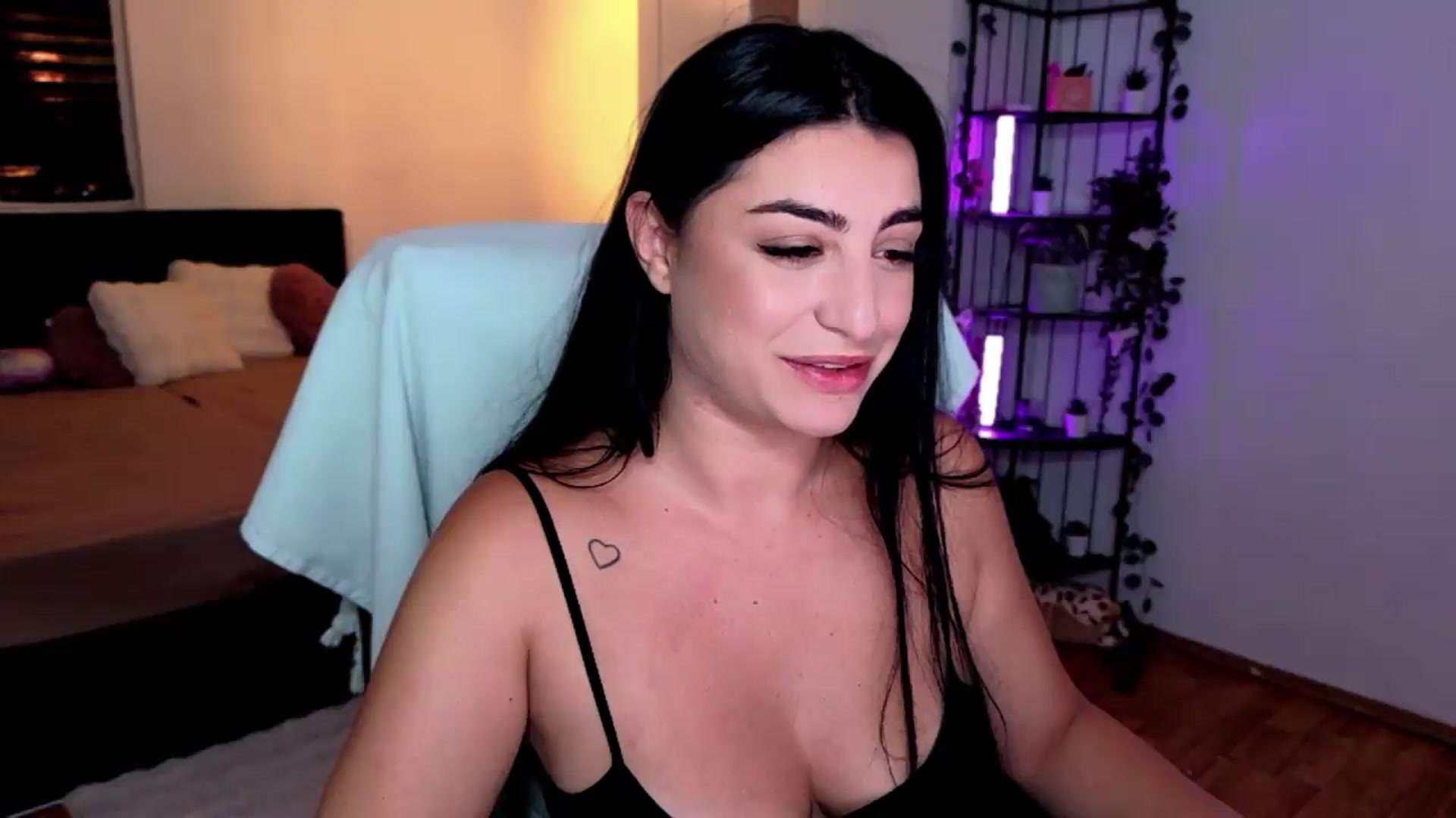 Gallery image thumbnail from Amystique's myfreecams stream on, 06/28/2026, 19:59 image 6 of 20