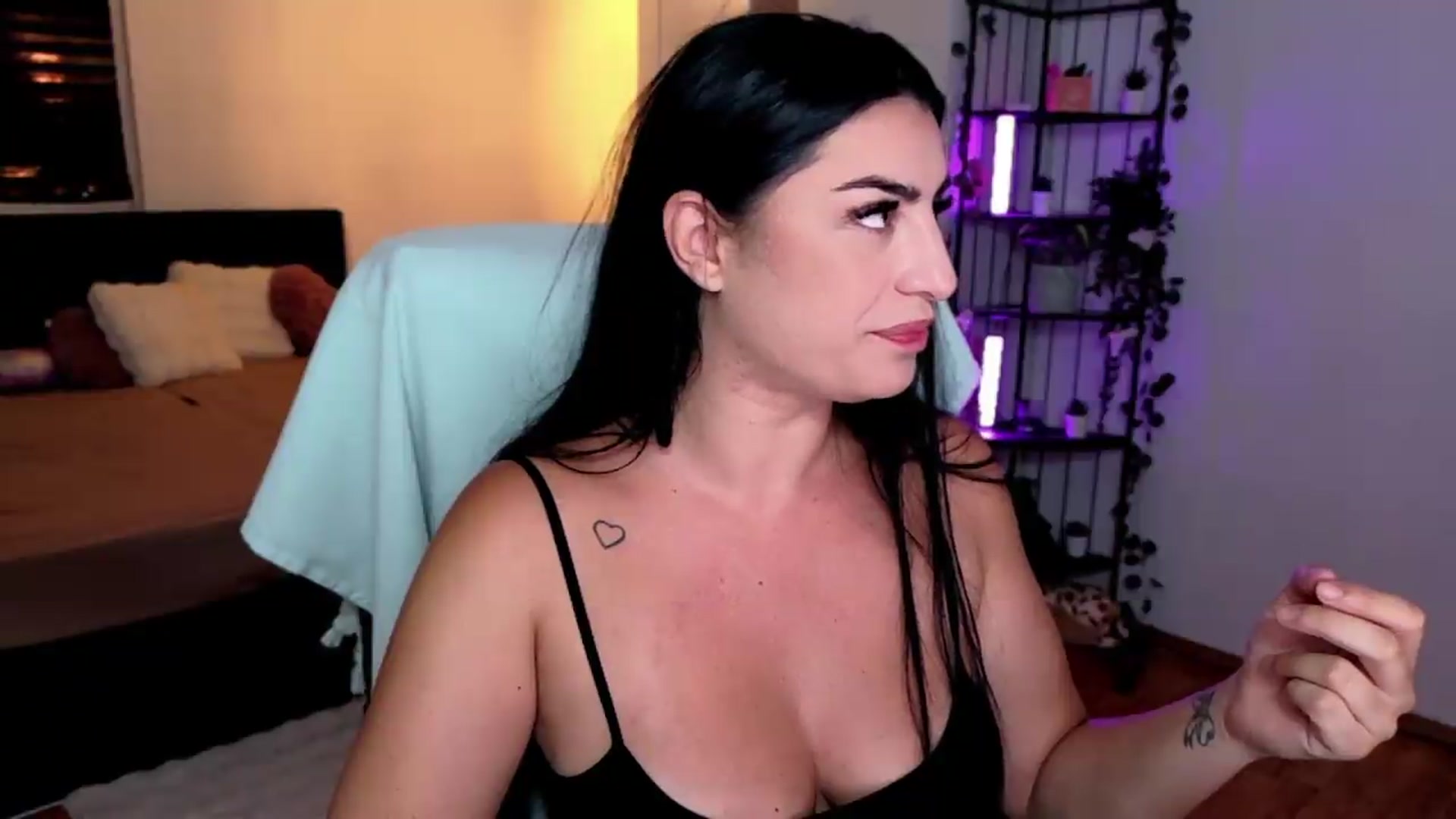 Gallery image thumbnail from Amystique's myfreecams stream on, 06/28/2026, 19:59 image 5 of 20