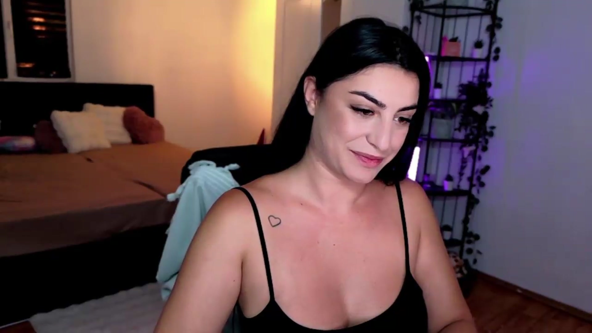 Gallery image thumbnail from Amystique's myfreecams stream on, 06/28/2026, 20:59 image 12 of 20