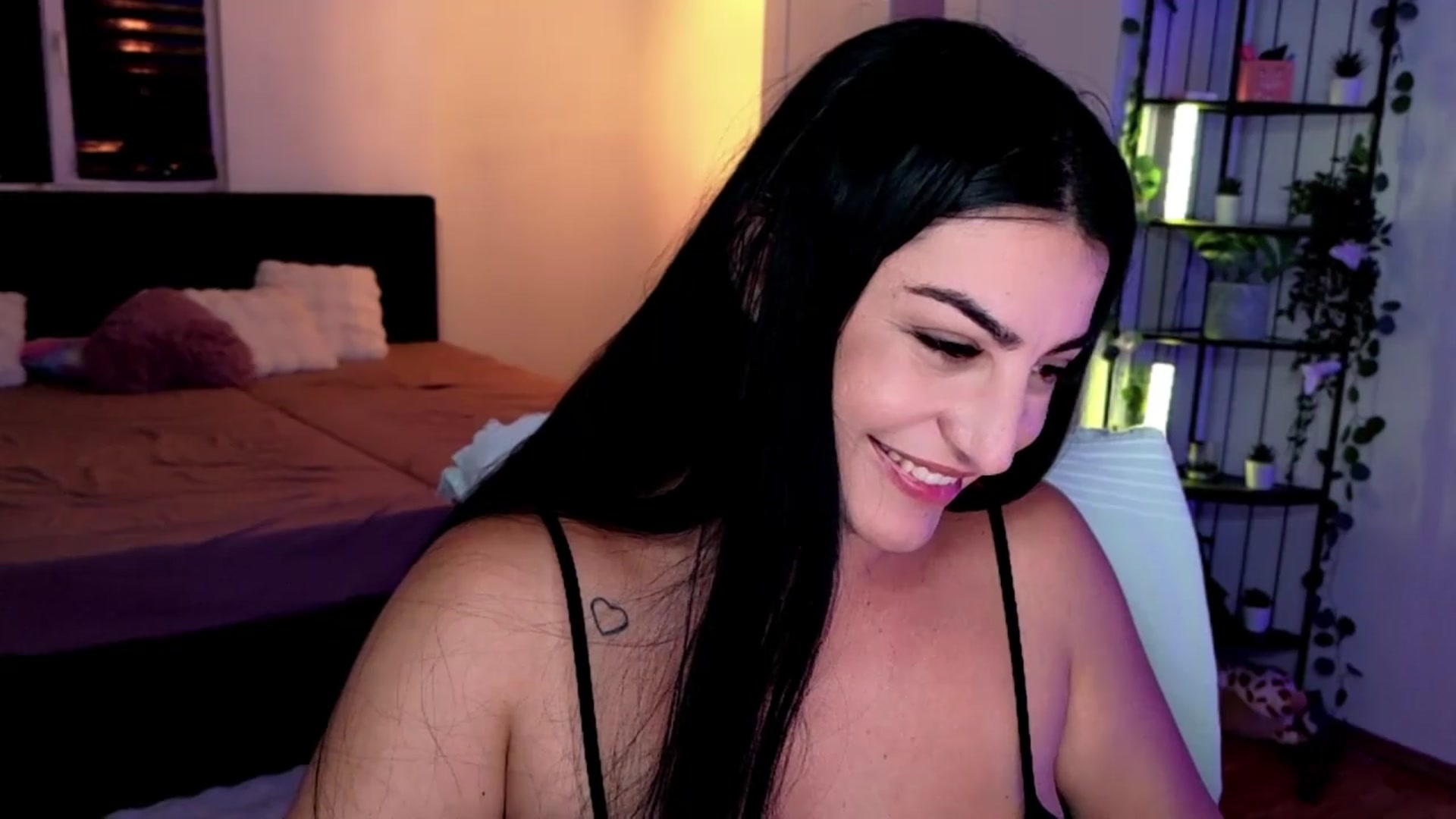 Gallery image thumbnail from Amystique's myfreecams stream on, 06/29/2026, 02:40 image 15 of 20