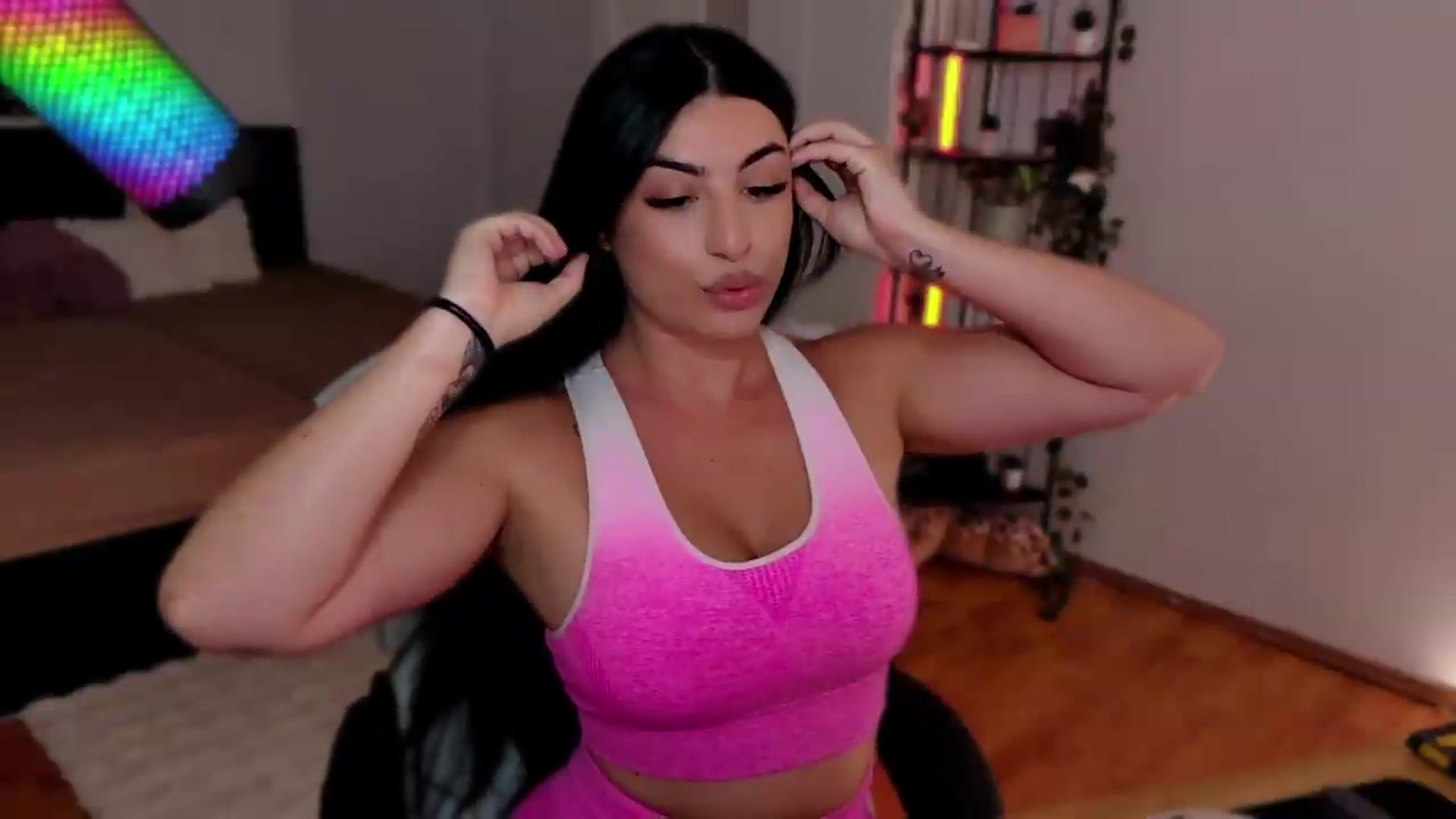Gallery image thumbnail from Amystique's myfreecams stream on, 06/29/2026, 20:26 image 18 of 20