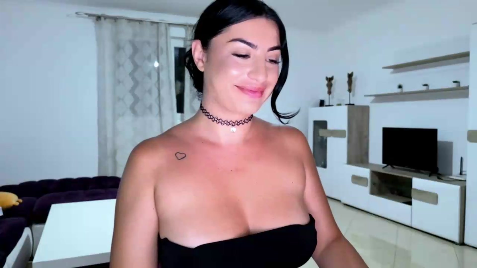 Gallery image thumbnail from Amystique's myfreecams stream on, 07/17/2026, 01:47 image 14 of 20