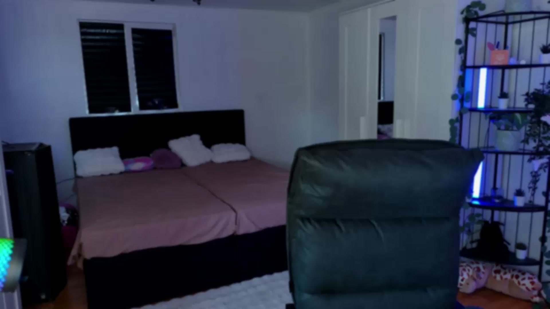 Gallery image thumbnail from Amystique's myfreecams stream on, 07/28/2026, 09:34 image 10 of 20
