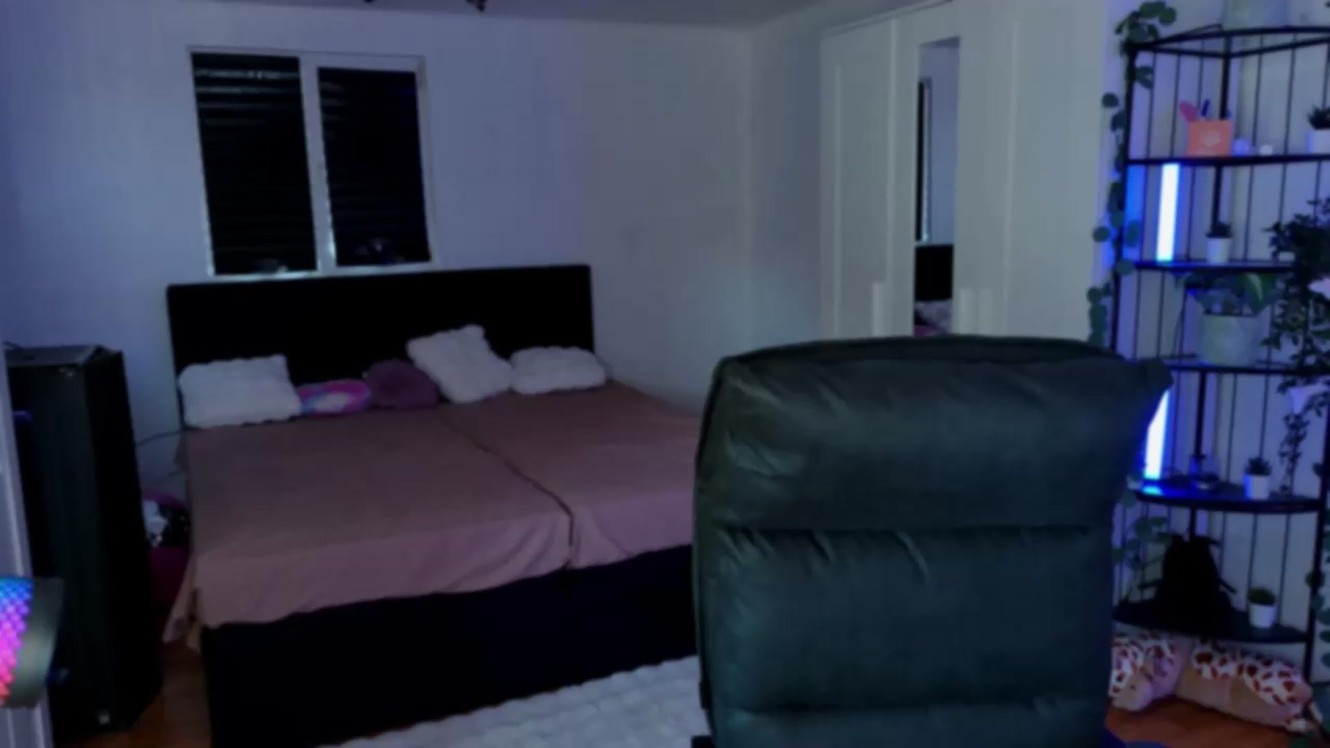 Gallery image thumbnail from Amystique's myfreecams stream on, 07/28/2026, 09:34 image 14 of 20