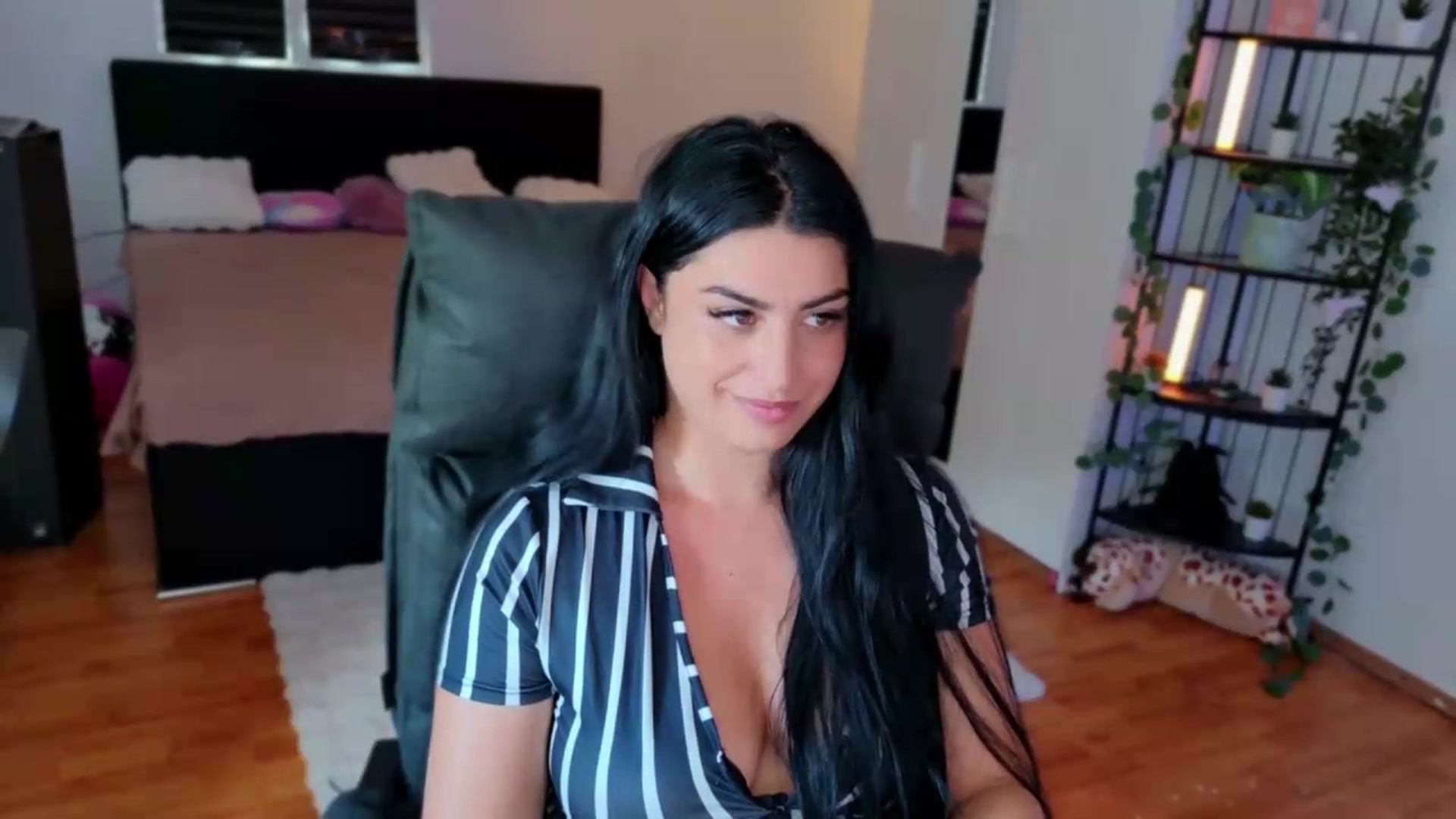 Gallery image thumbnail from Amystique's myfreecams stream on, 07/28/2026, 13:53 image 18 of 20