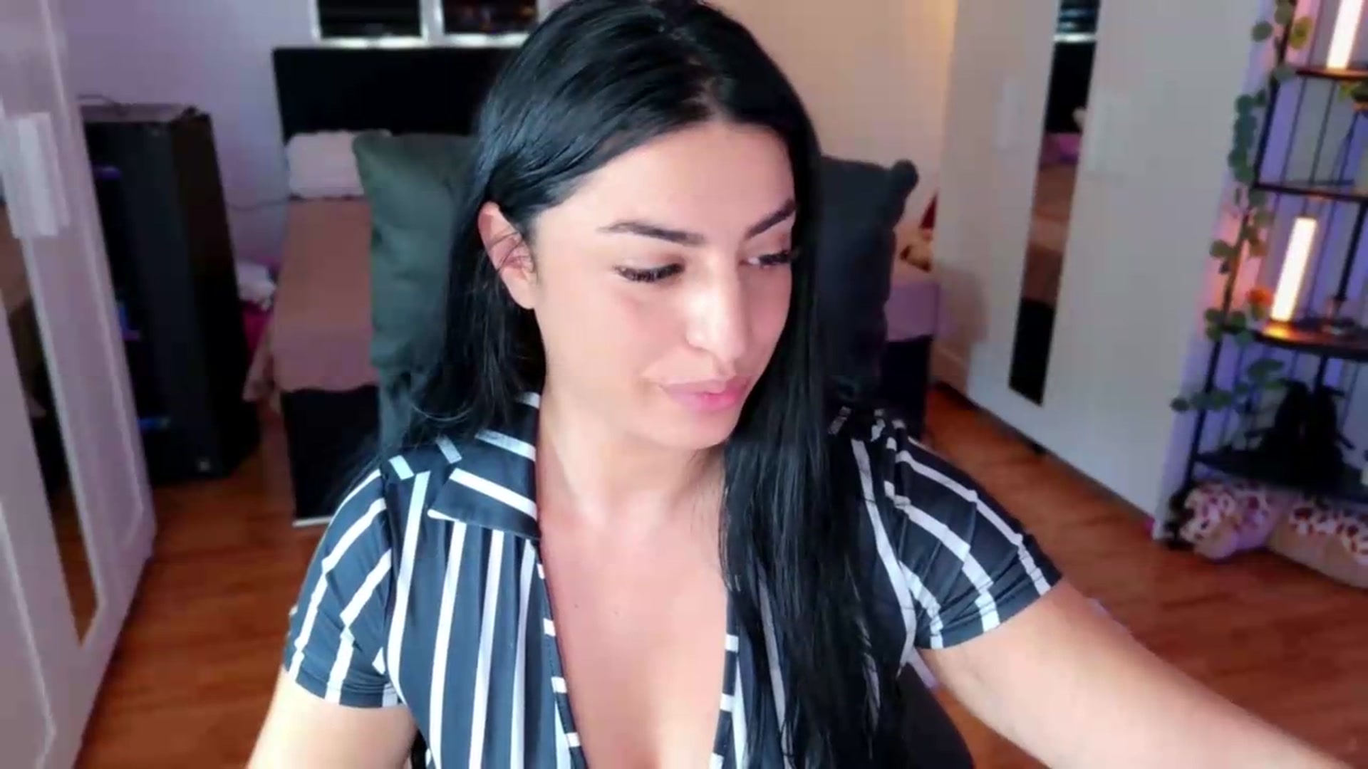 Gallery image thumbnail from Amystique's myfreecams stream on, 07/28/2026, 13:53 image 4 of 20