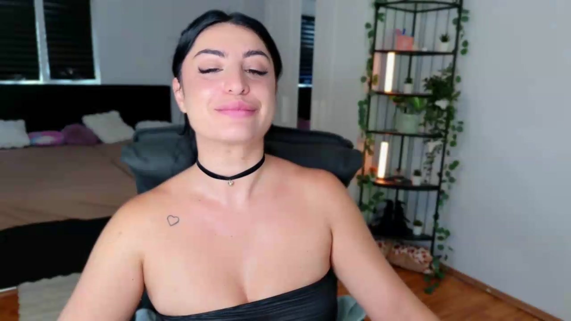 Gallery image thumbnail from Amystique's myfreecams stream on, 07/29/2026, 14:47 image 19 of 20