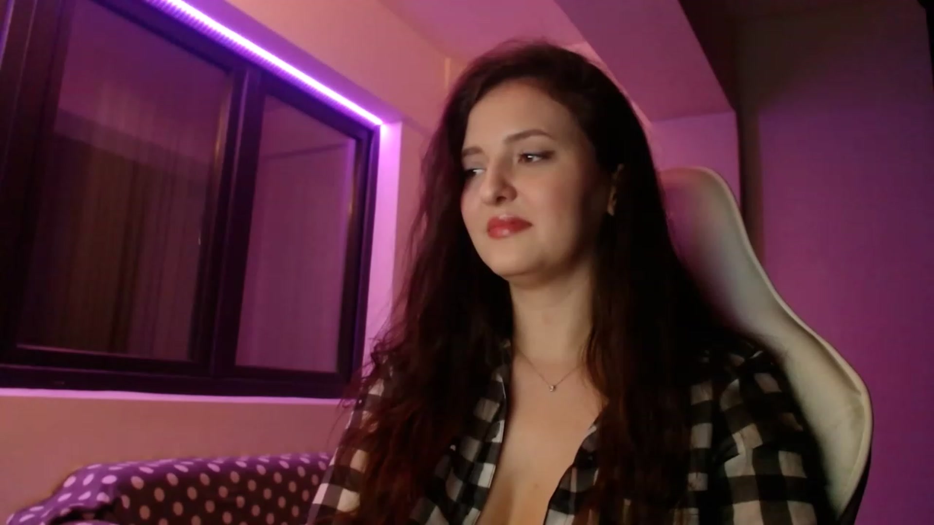 Gallery image thumbnail from AnAzingEricka's myfreecams stream on, 12/19/2022, 07:47 image 12 of 20