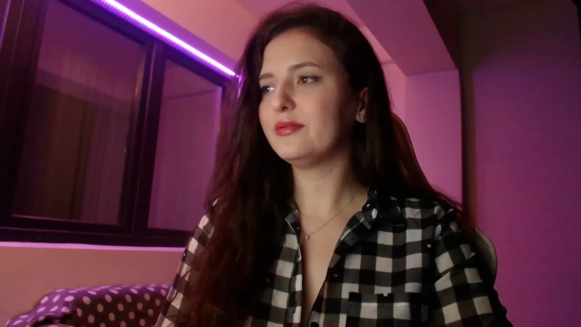 Gallery image thumbnail from AnAzingEricka's myfreecams stream on, 12/19/2022, 07:47 image 1 of 20