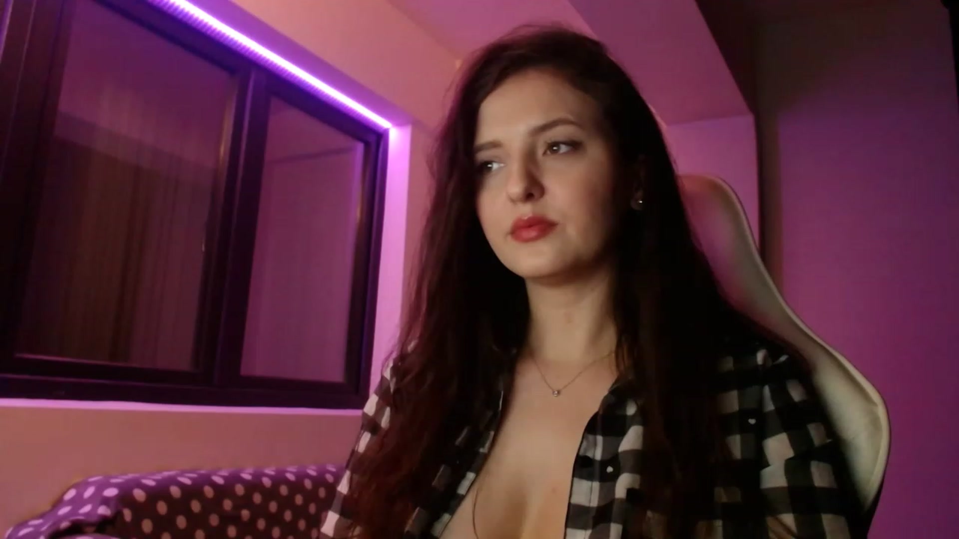 Gallery image thumbnail from AnAzingEricka's myfreecams stream on, 12/19/2022, 07:47 image 16 of 20