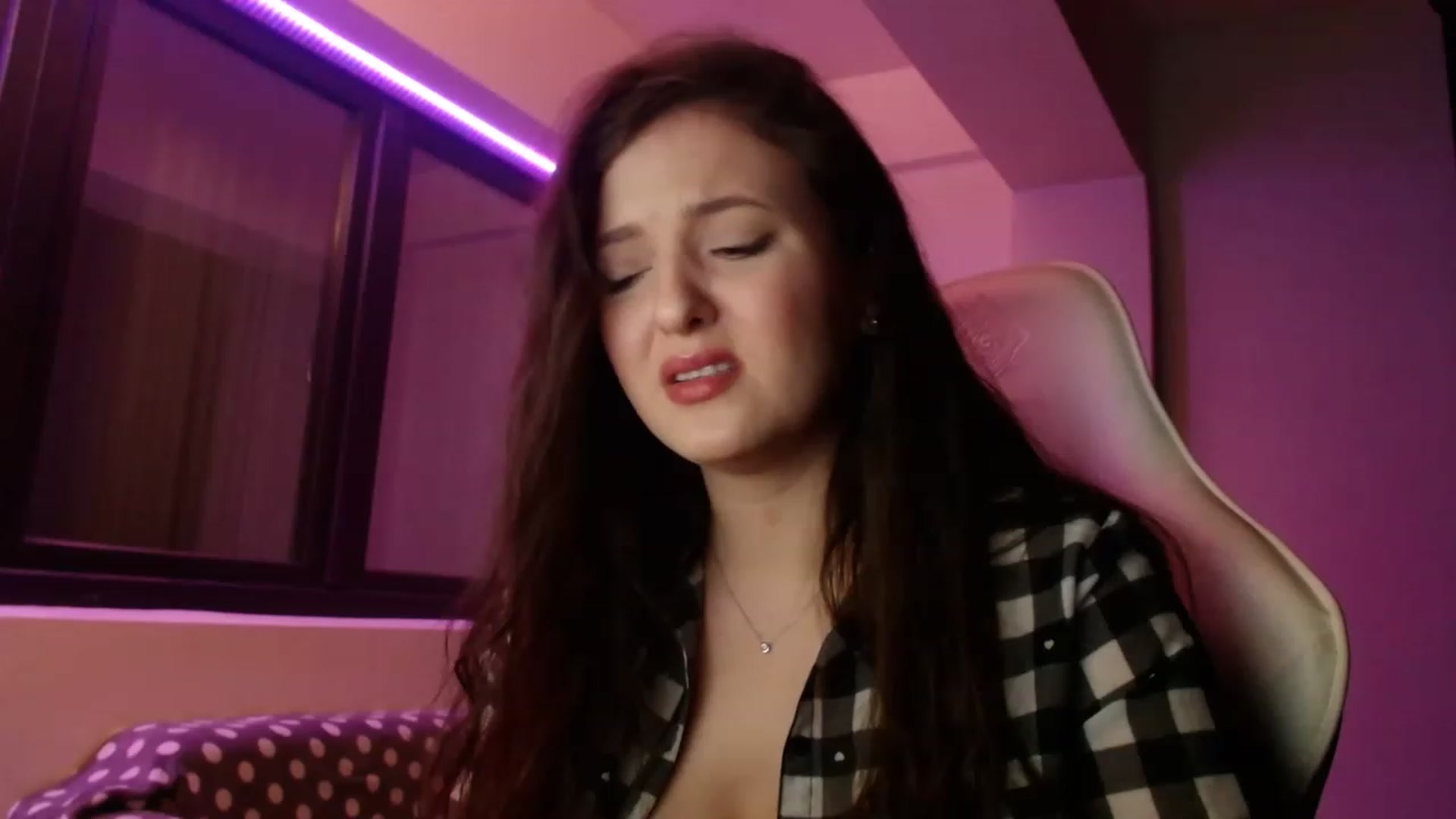 Gallery image thumbnail from AnAzingEricka's myfreecams stream on, 12/19/2022, 07:47 image 17 of 20
