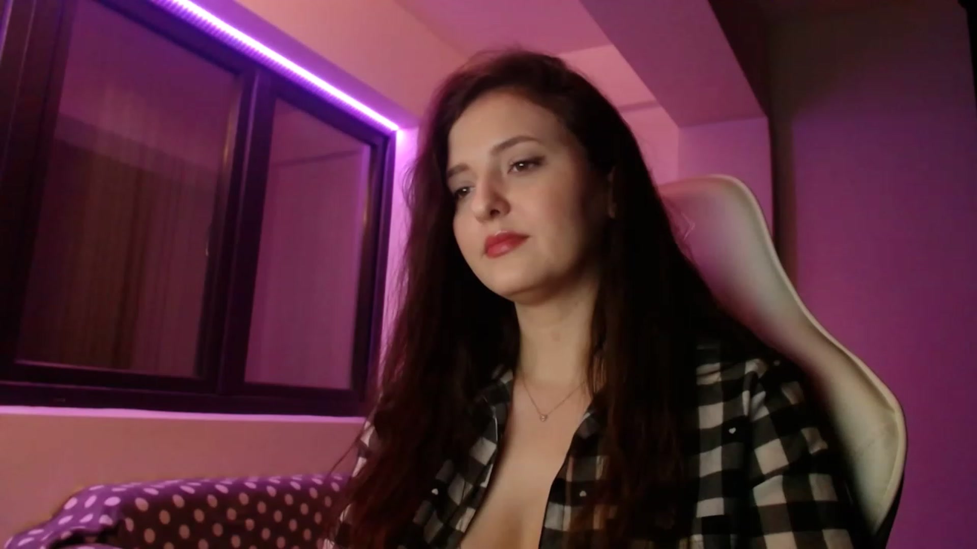 Gallery image thumbnail from AnAzingEricka's myfreecams stream on, 12/19/2022, 07:47 image 19 of 20
