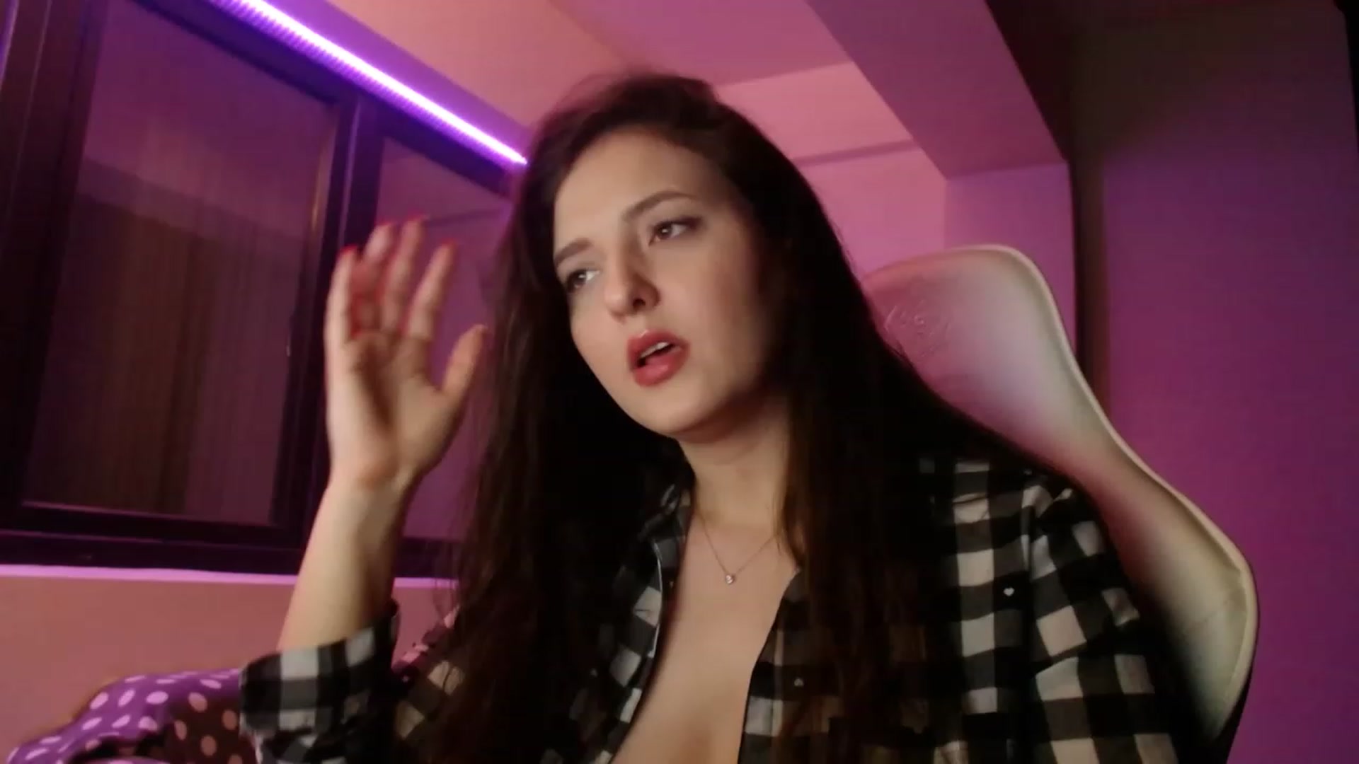 Gallery image thumbnail from AnAzingEricka's myfreecams stream on, 12/19/2022, 07:47 image 18 of 20