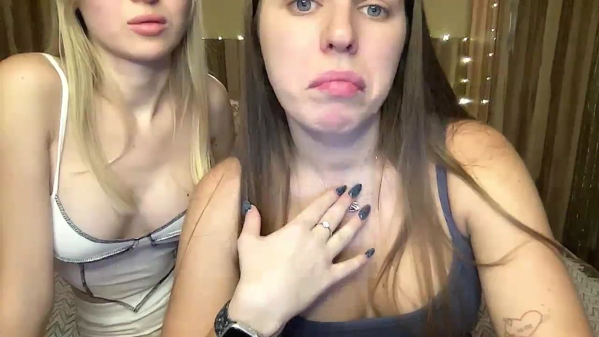 Gallery image thumbnail from AnPeachyGirl's myfreecams stream on, 12/17/2023, 17:17 image 10 of 20