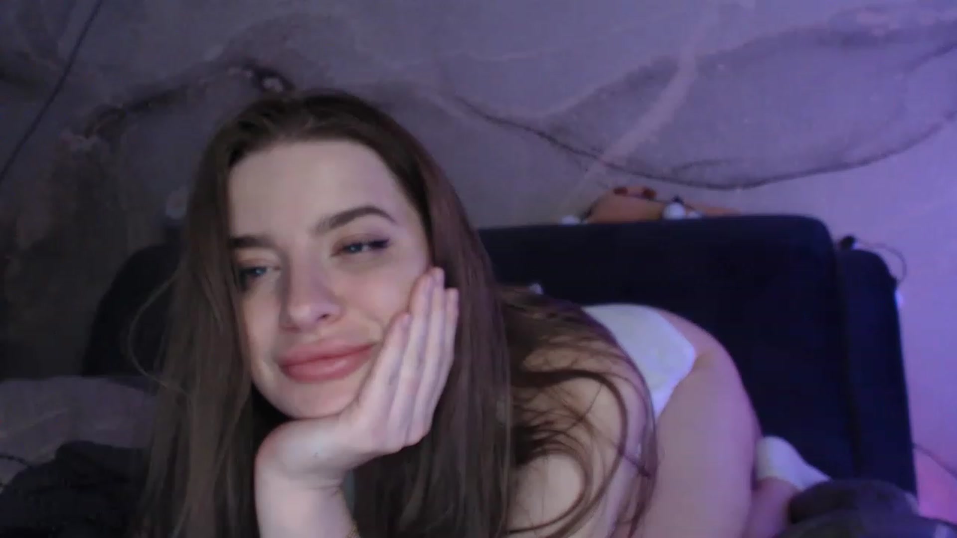 Gallery image thumbnail from An_Basset's myfreecams stream on, 01/08/2023, 03:29 image 1 of 20