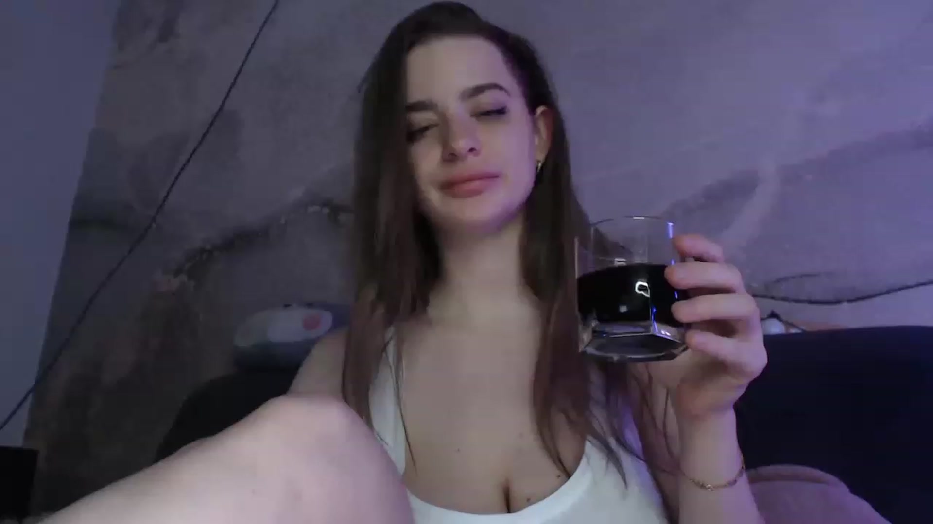 Gallery image thumbnail from An_Basset's myfreecams stream on, 01/08/2023, 03:29 image 15 of 20