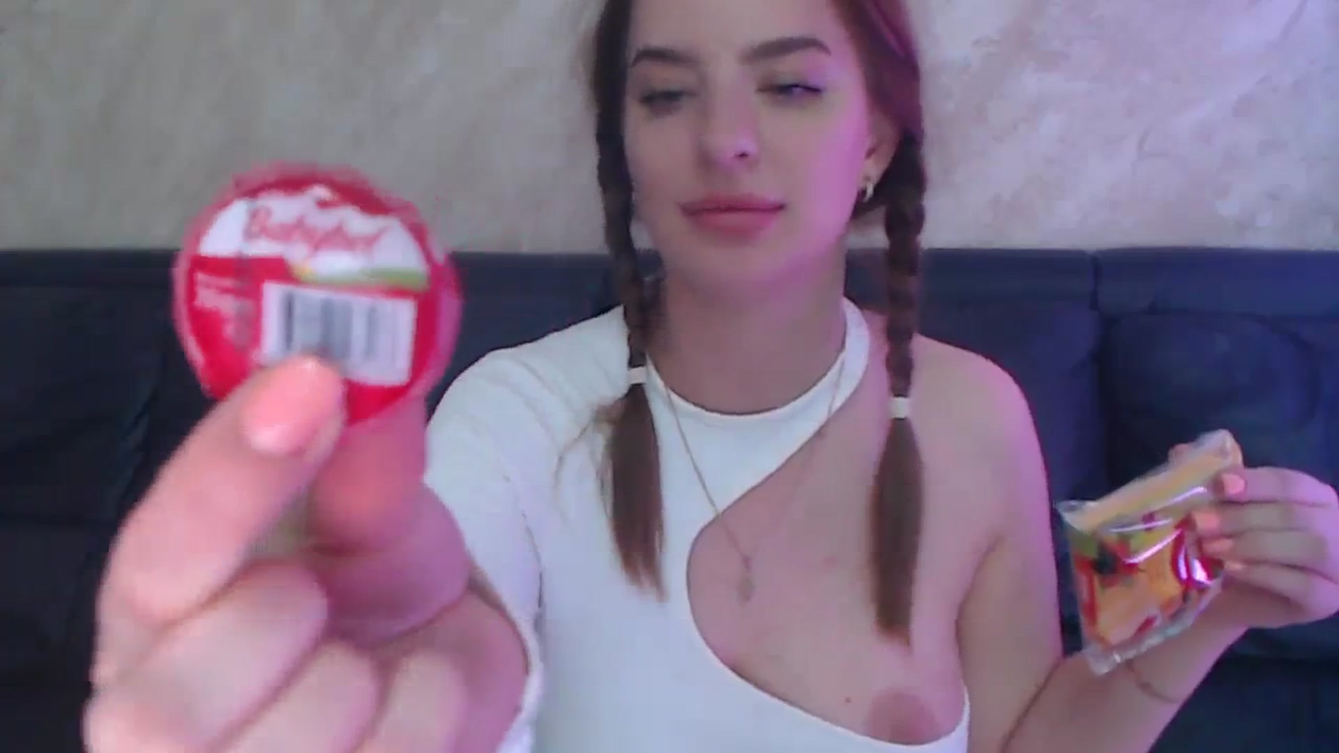 Gallery image thumbnail from An_Basset's myfreecams stream on, 10/01/2023, 24:26 image 17 of 20