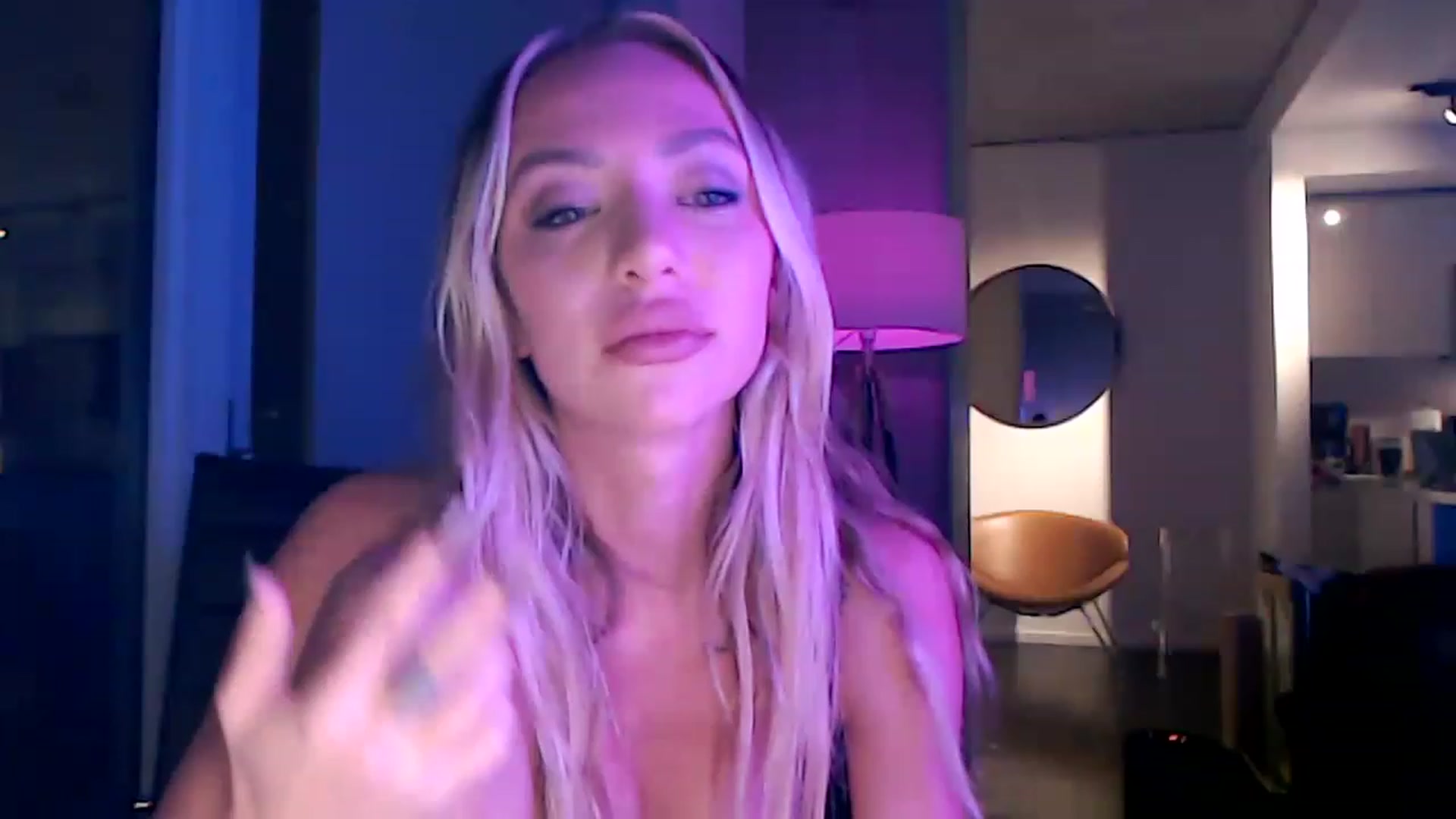 Gallery image thumbnail from AnaFoxx's myfreecams stream on, 12/03/2022, 03:56 image 3 of 20