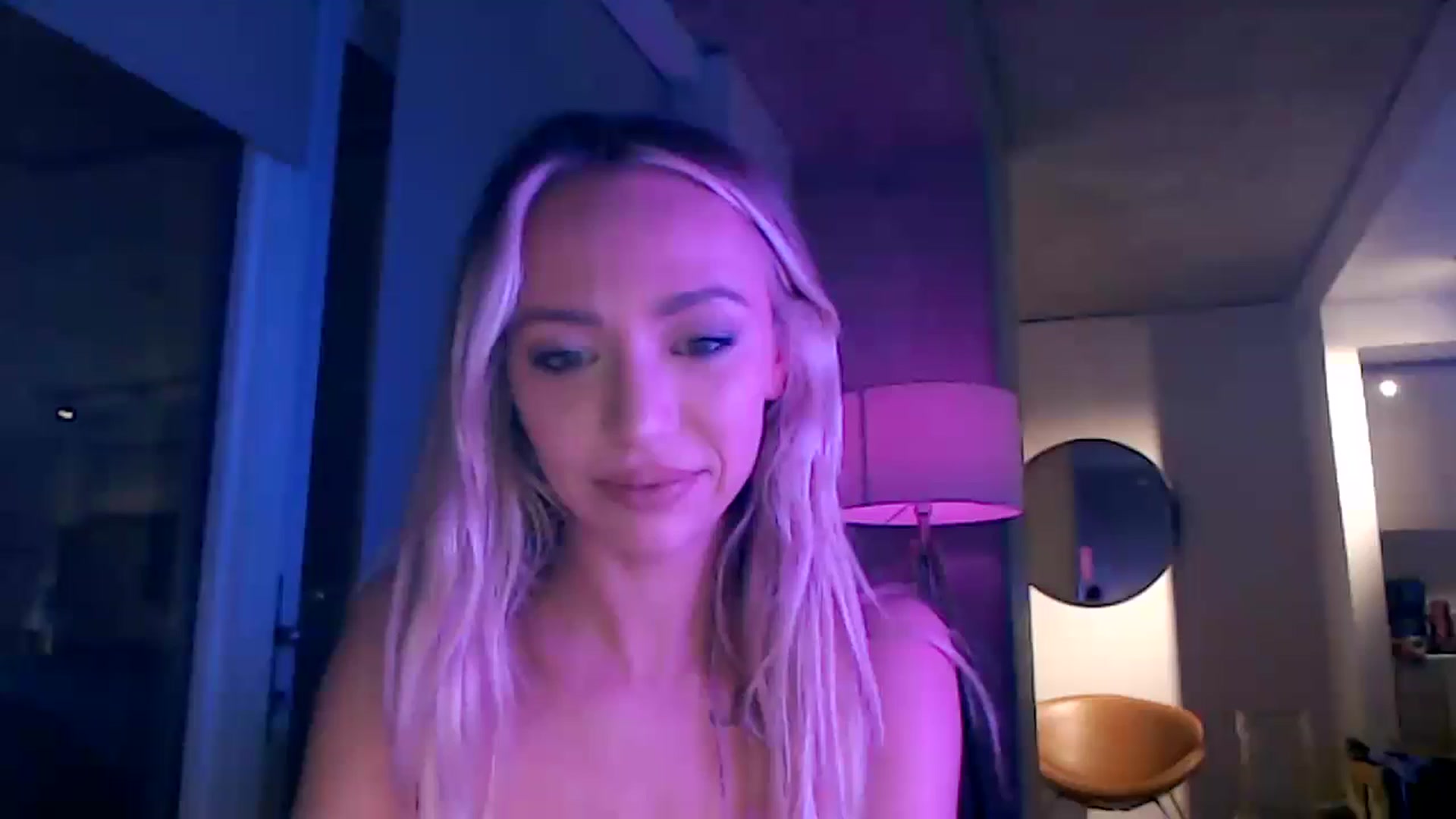 Gallery image thumbnail from AnaFoxx's myfreecams stream on, 12/03/2022, 03:56 image 10 of 20