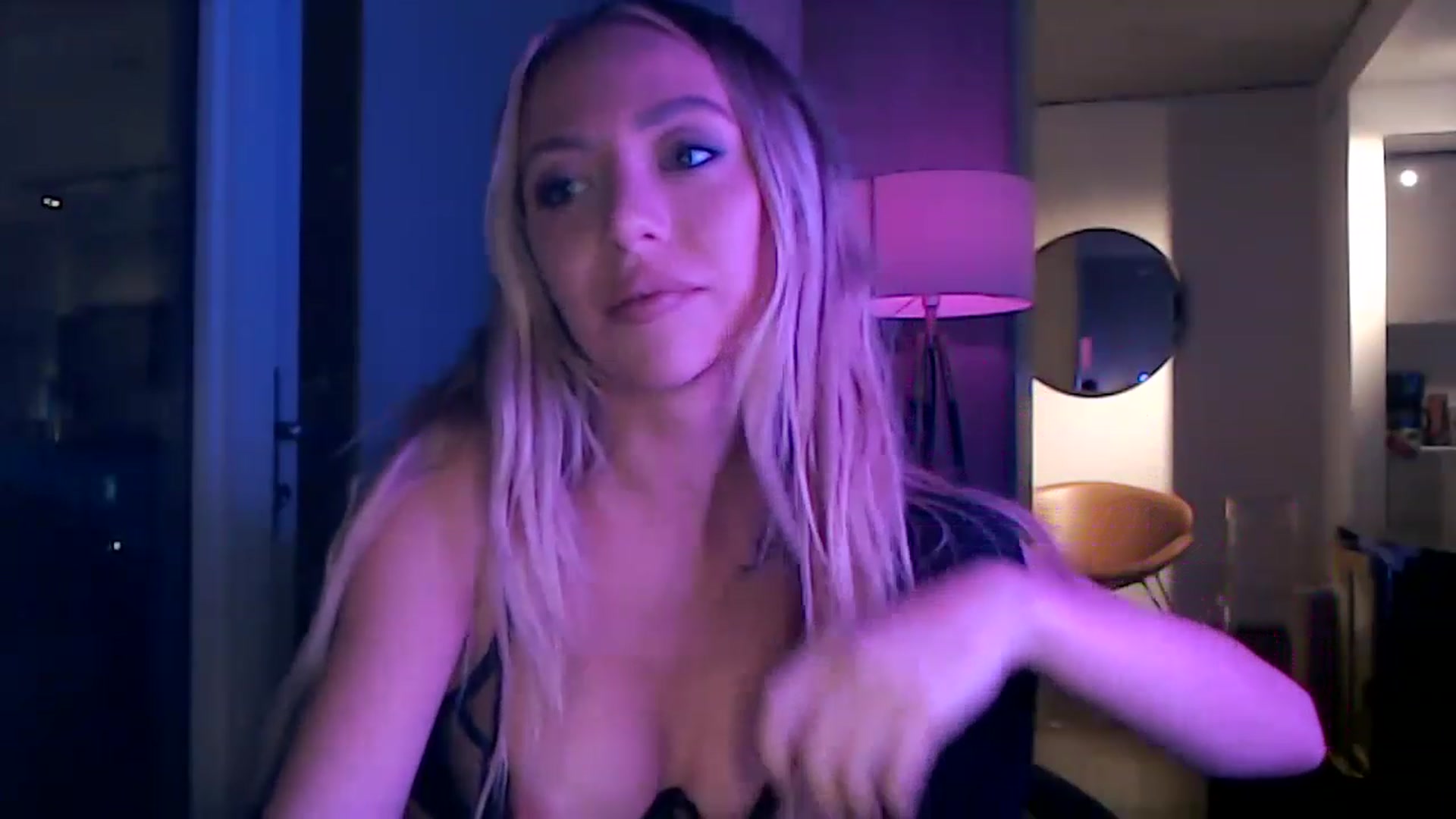 Gallery image thumbnail from AnaFoxx's myfreecams stream on, 12/03/2022, 03:56 image 12 of 20