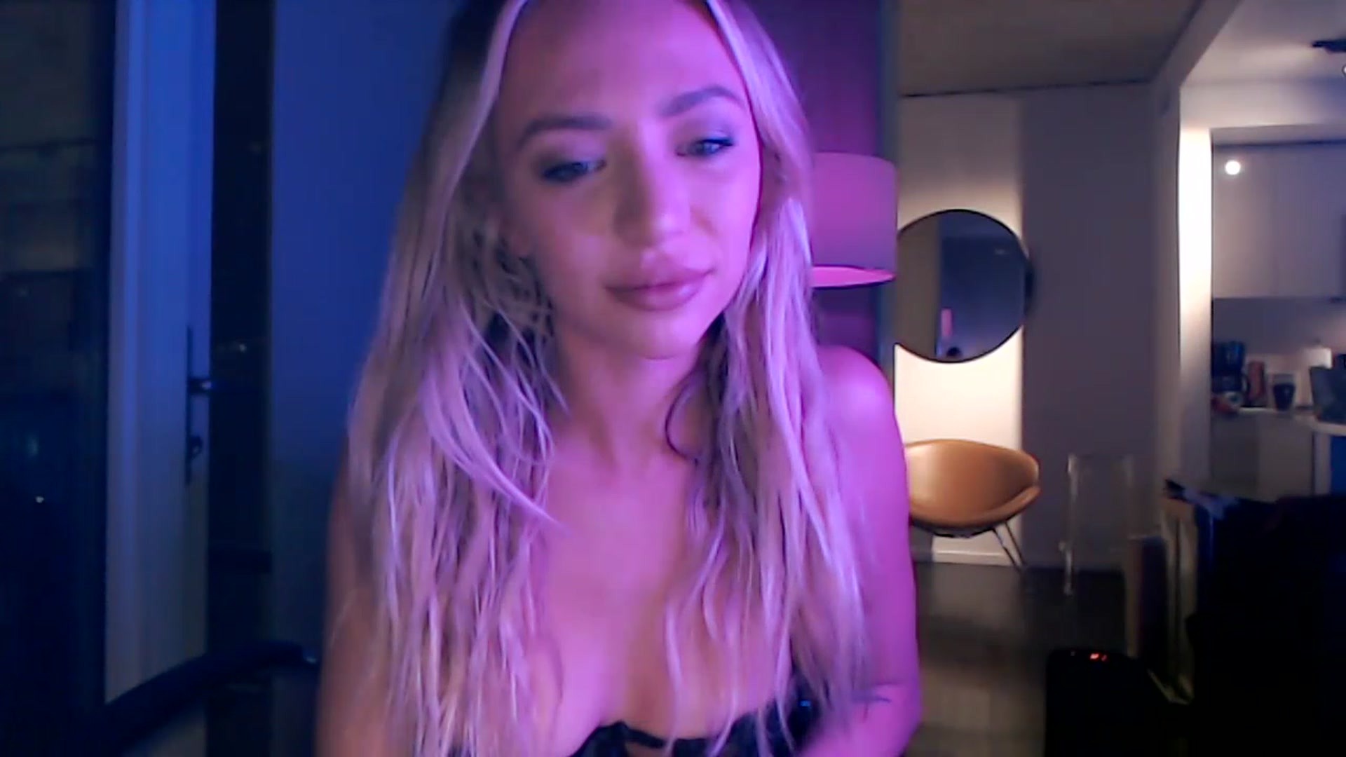 Gallery image thumbnail from AnaFoxx's myfreecams stream on, 12/03/2022, 03:56 image 14 of 20