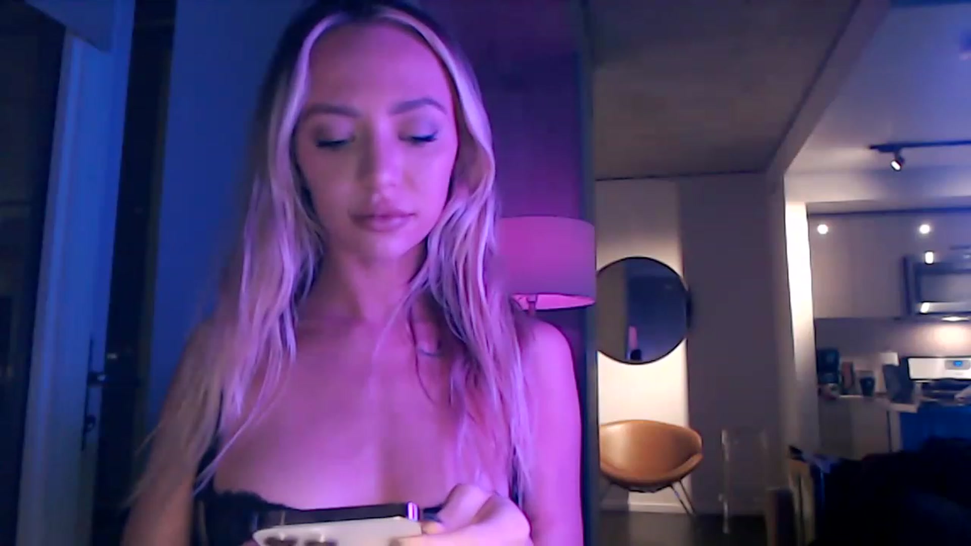 Gallery image thumbnail from AnaFoxx's myfreecams stream on, 12/03/2022, 03:56 image 9 of 20