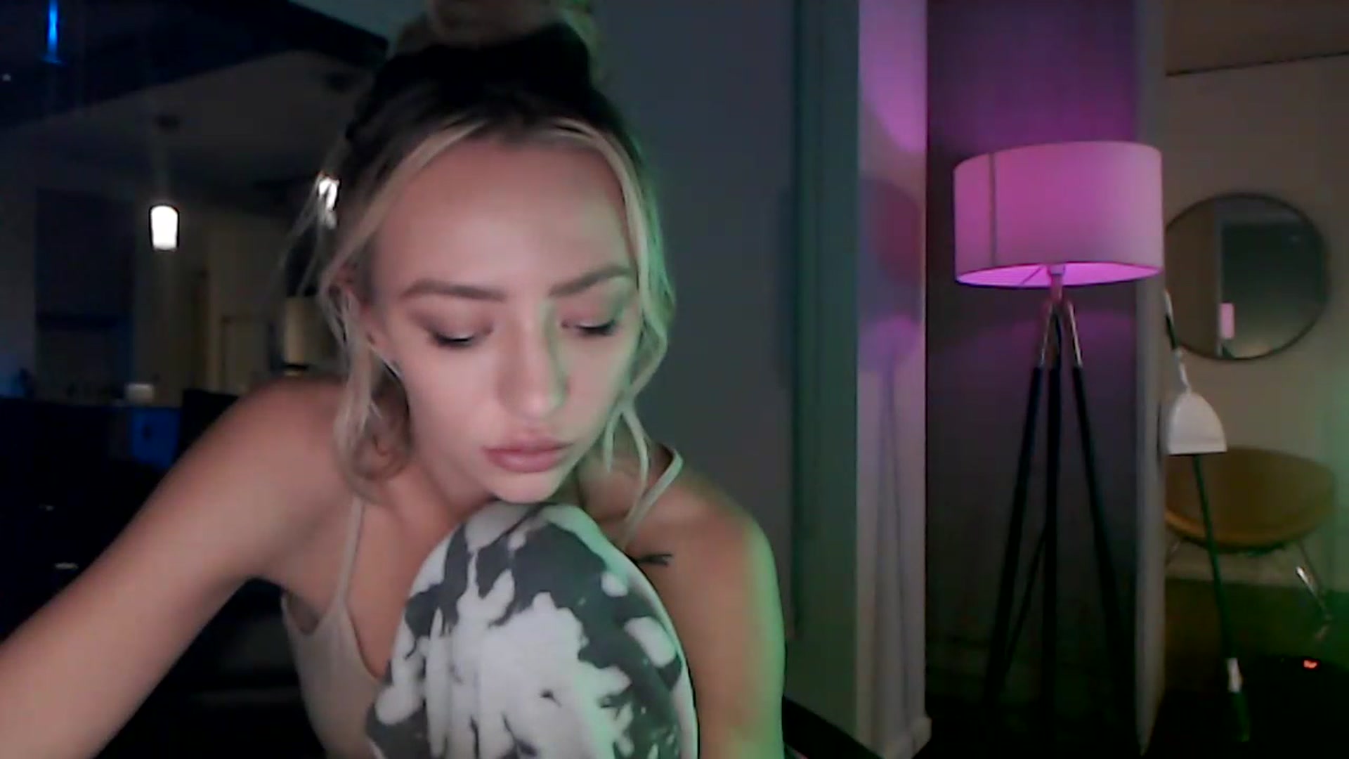 Gallery image thumbnail from AnaFoxx's myfreecams stream on, 12/05/2022, 10:13 image 15 of 20