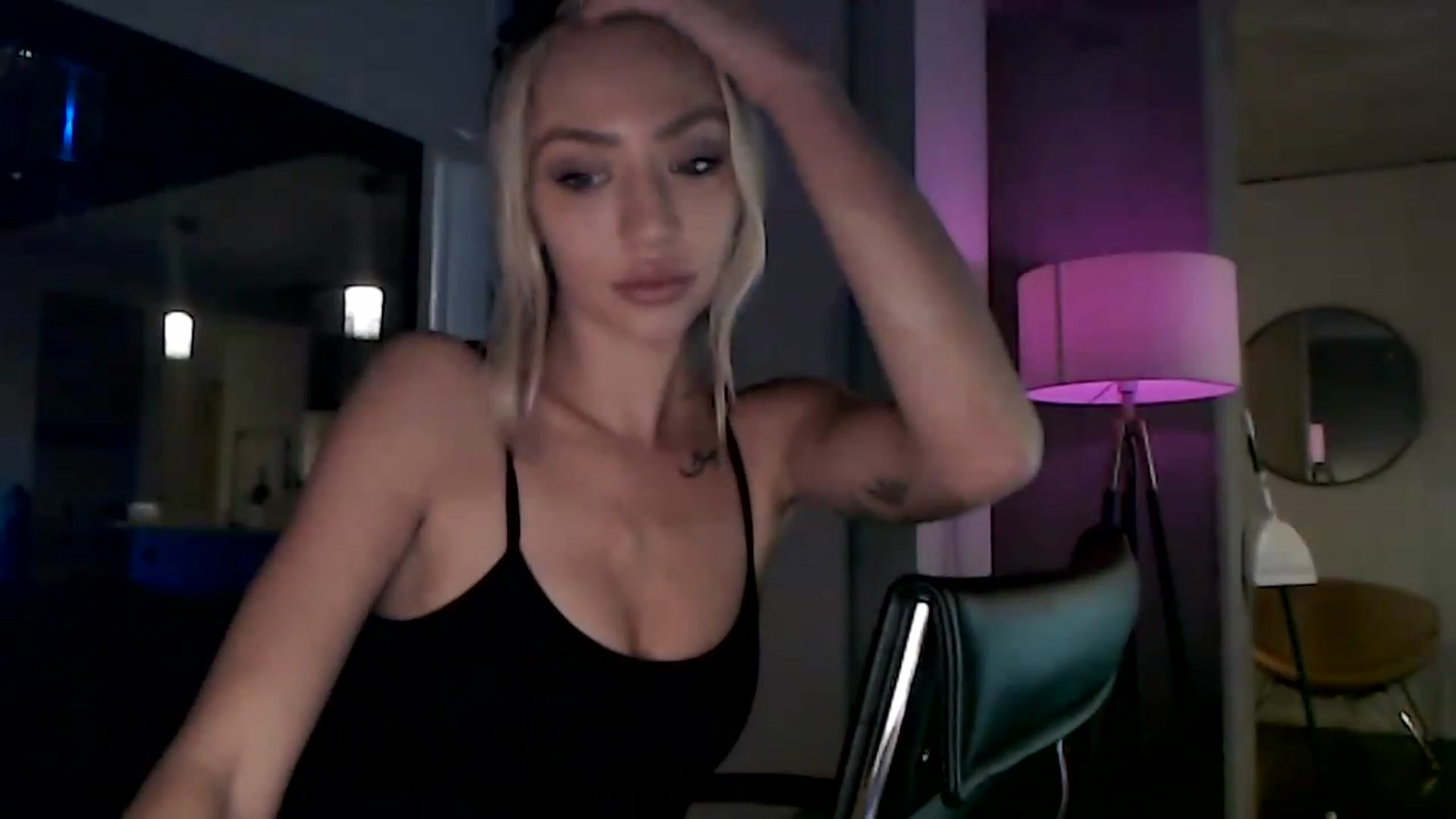 Gallery image thumbnail from AnaFoxx's myfreecams stream on, 12/05/2022, 10:13 image 2 of 20