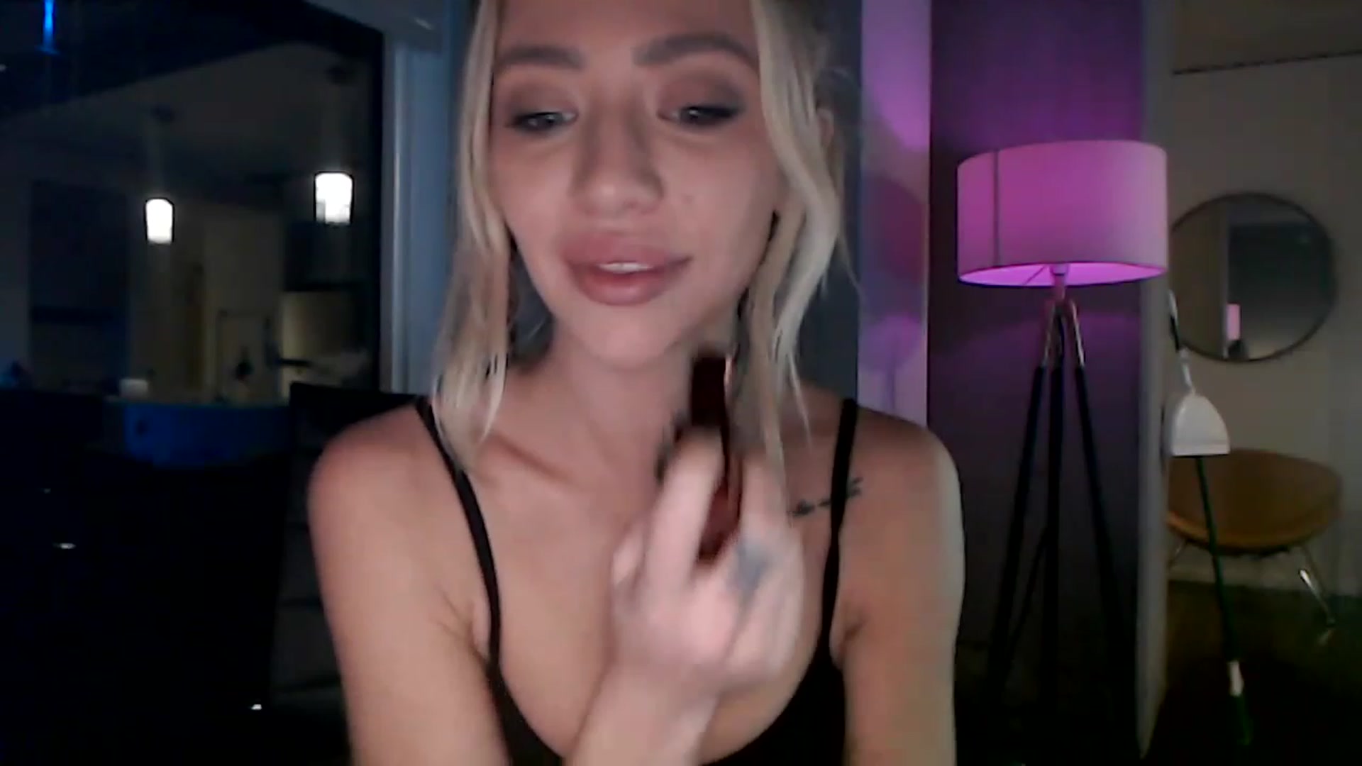 Gallery image thumbnail from AnaFoxx's myfreecams stream on, 12/05/2022, 10:13 image 3 of 20