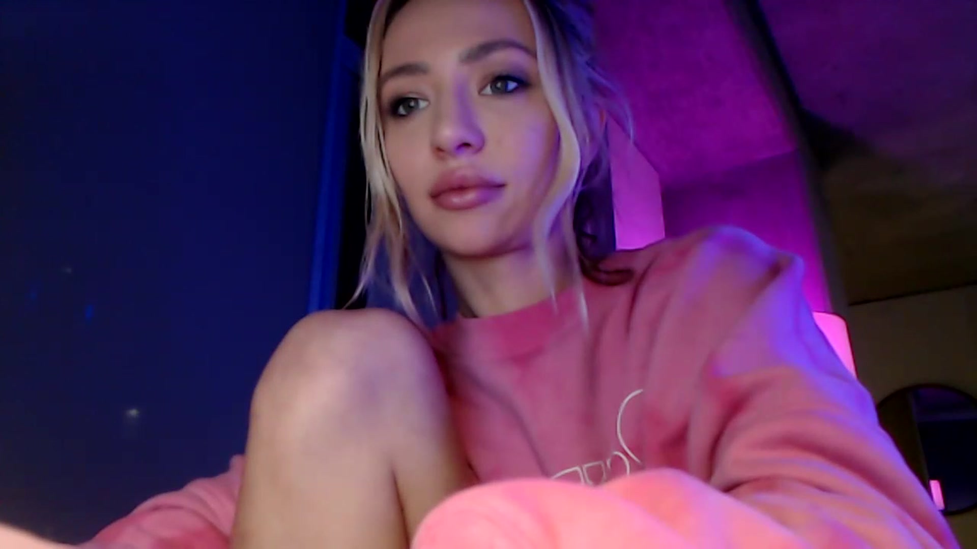 Gallery image thumbnail from AnaFoxx's myfreecams stream on, 12/05/2022, 11:21 image 19 of 20