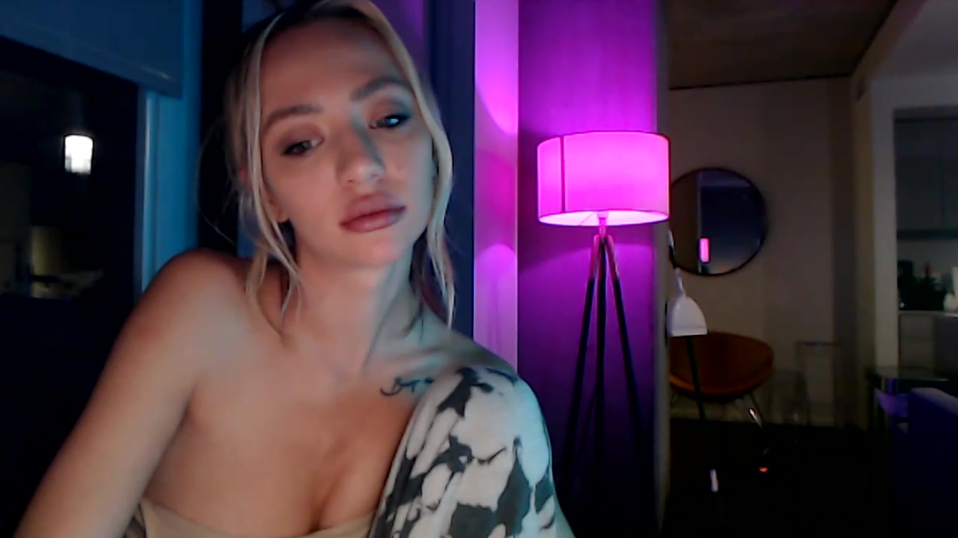 Gallery image thumbnail from AnaFoxx's myfreecams stream on, 12/05/2022, 11:21 image 2 of 20