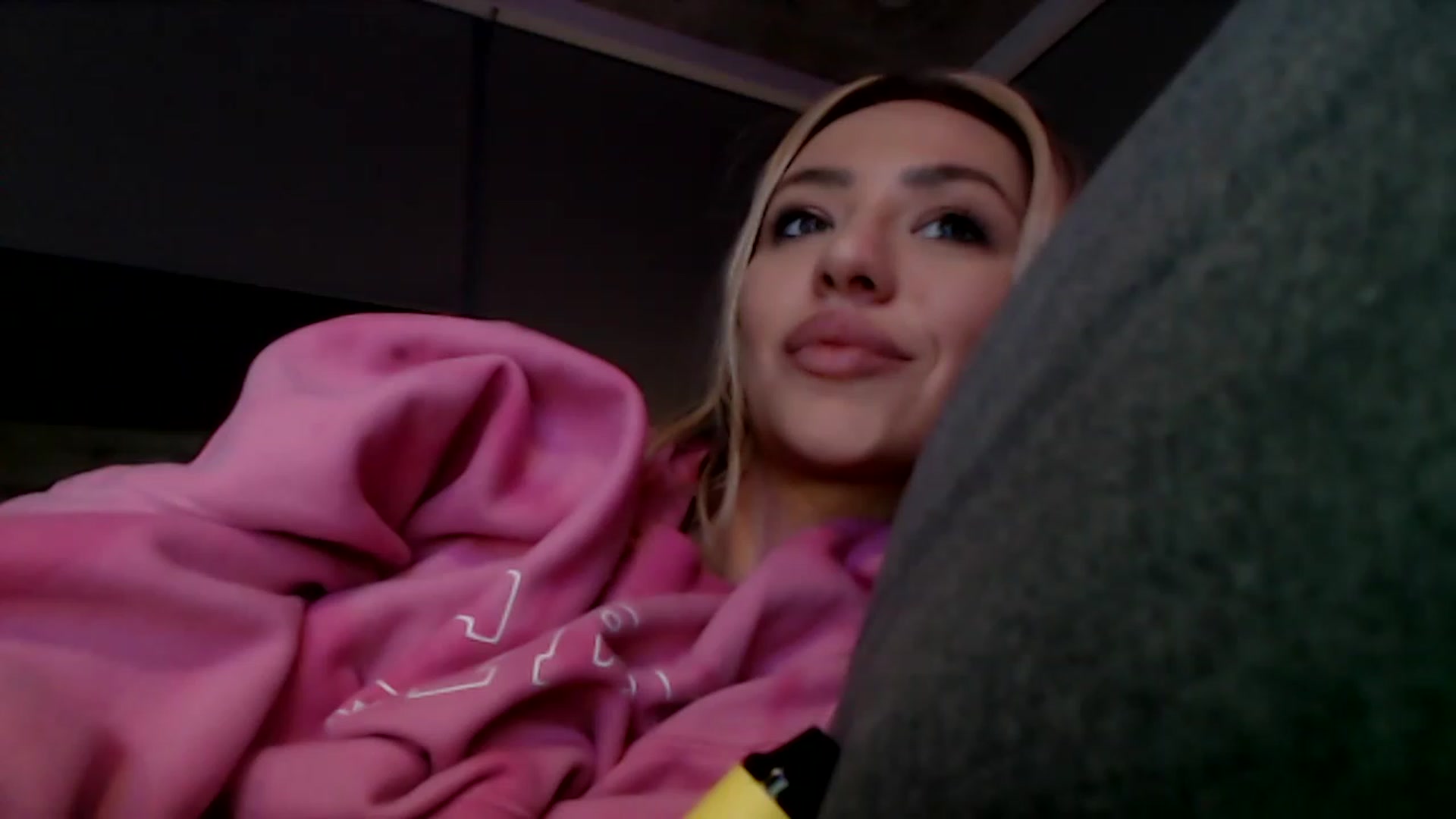 Gallery image thumbnail from AnaFoxx's myfreecams stream on, 12/05/2022, 12:30 image 7 of 20