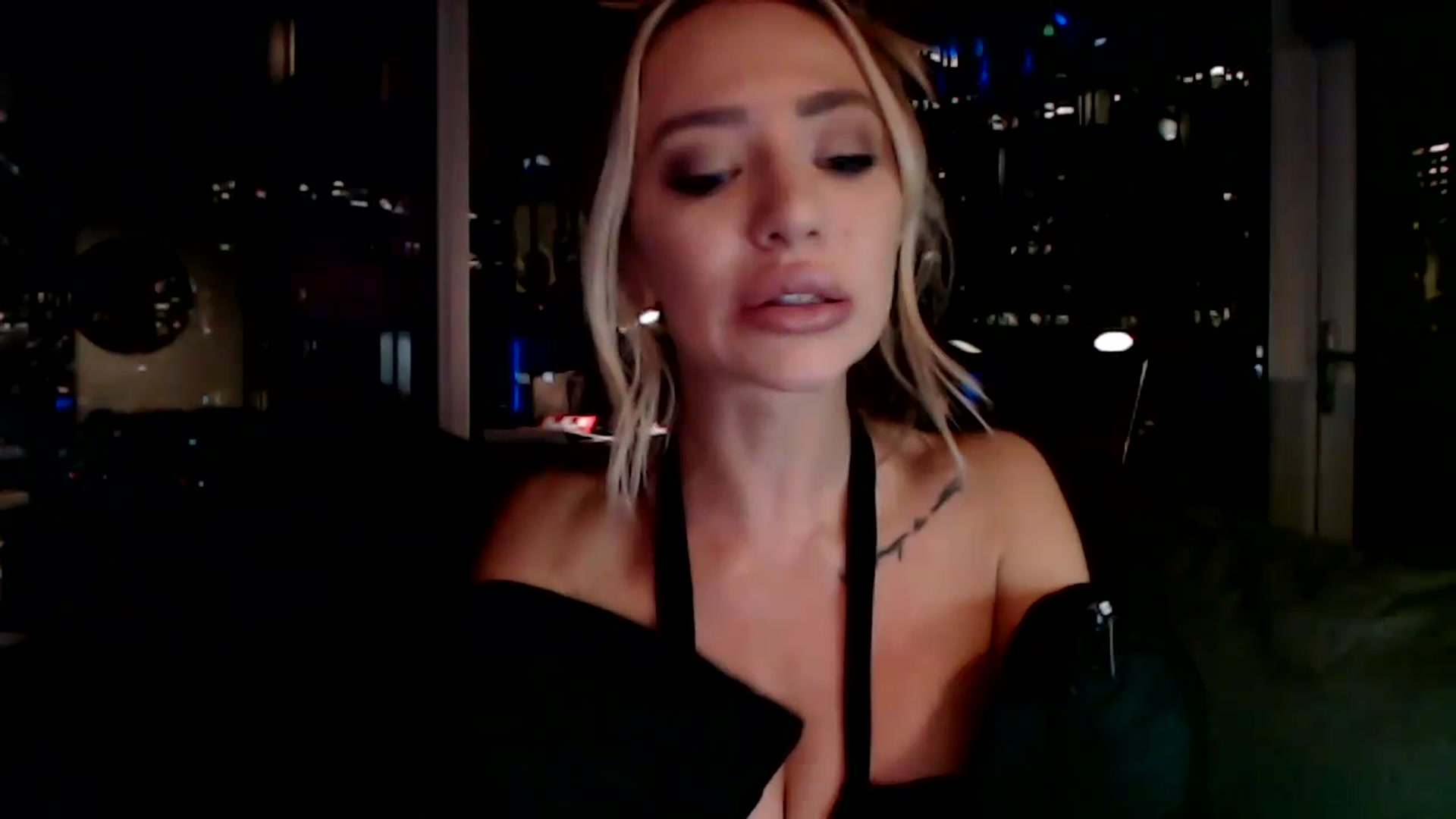 Gallery image thumbnail from AnaFoxx's myfreecams stream on, 12/06/2022, 02:11 image 2 of 20
