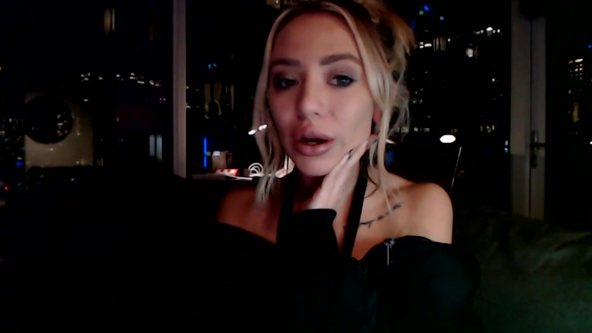 Gallery image thumbnail from AnaFoxx's myfreecams stream on, 12/06/2022, 02:11 image 1 of 20