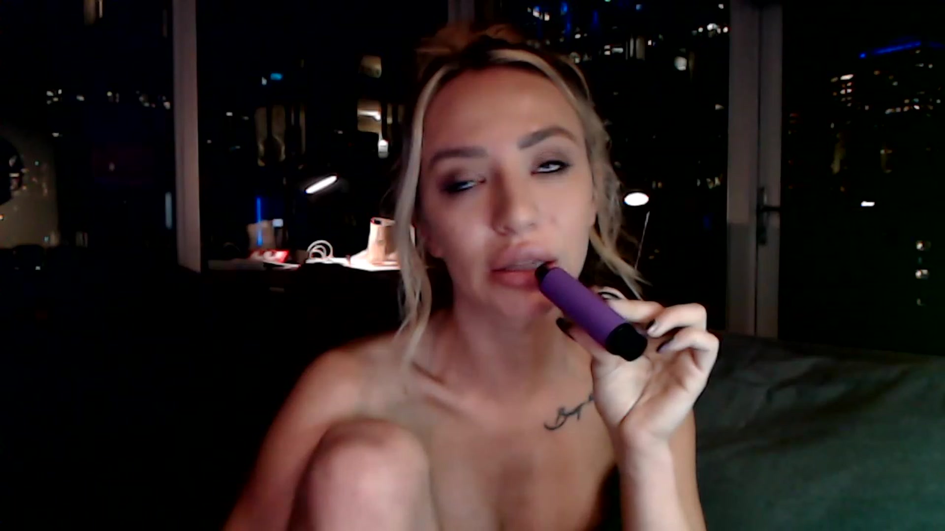 Gallery image thumbnail from AnaFoxx's myfreecams stream on, 12/06/2022, 02:35 image 9 of 20
