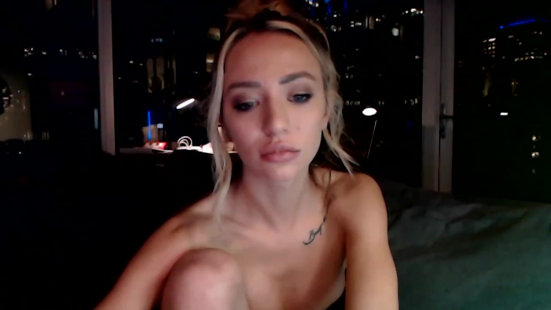 Gallery image thumbnail from AnaFoxx's myfreecams stream on, 12/06/2022, 02:35 image 10 of 20
