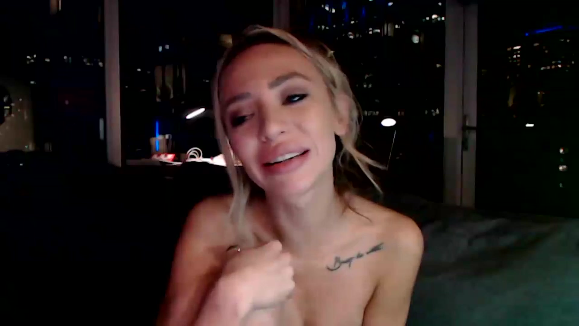 Gallery image thumbnail from AnaFoxx's myfreecams stream on, 12/06/2022, 02:35 image 12 of 20