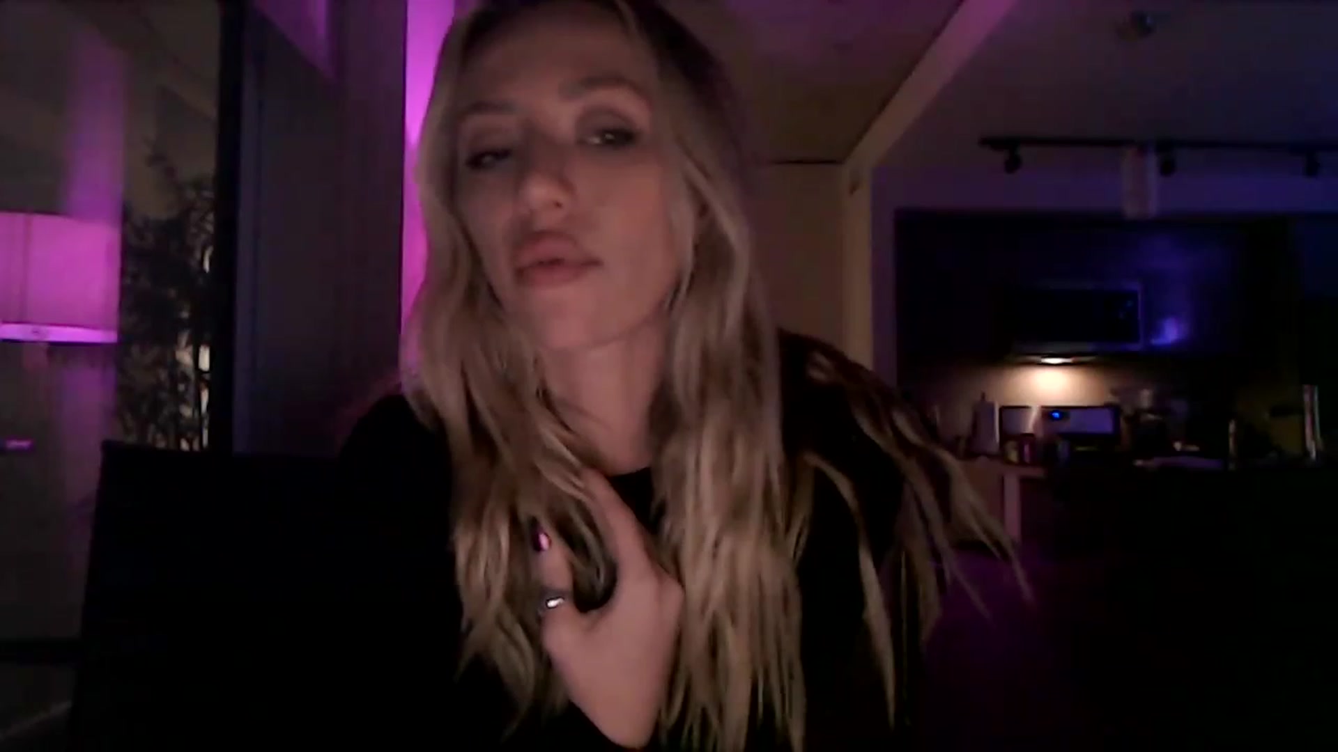 Gallery image thumbnail from AnaFoxx's myfreecams stream on, 12/07/2022, 04:42 image 3 of 20