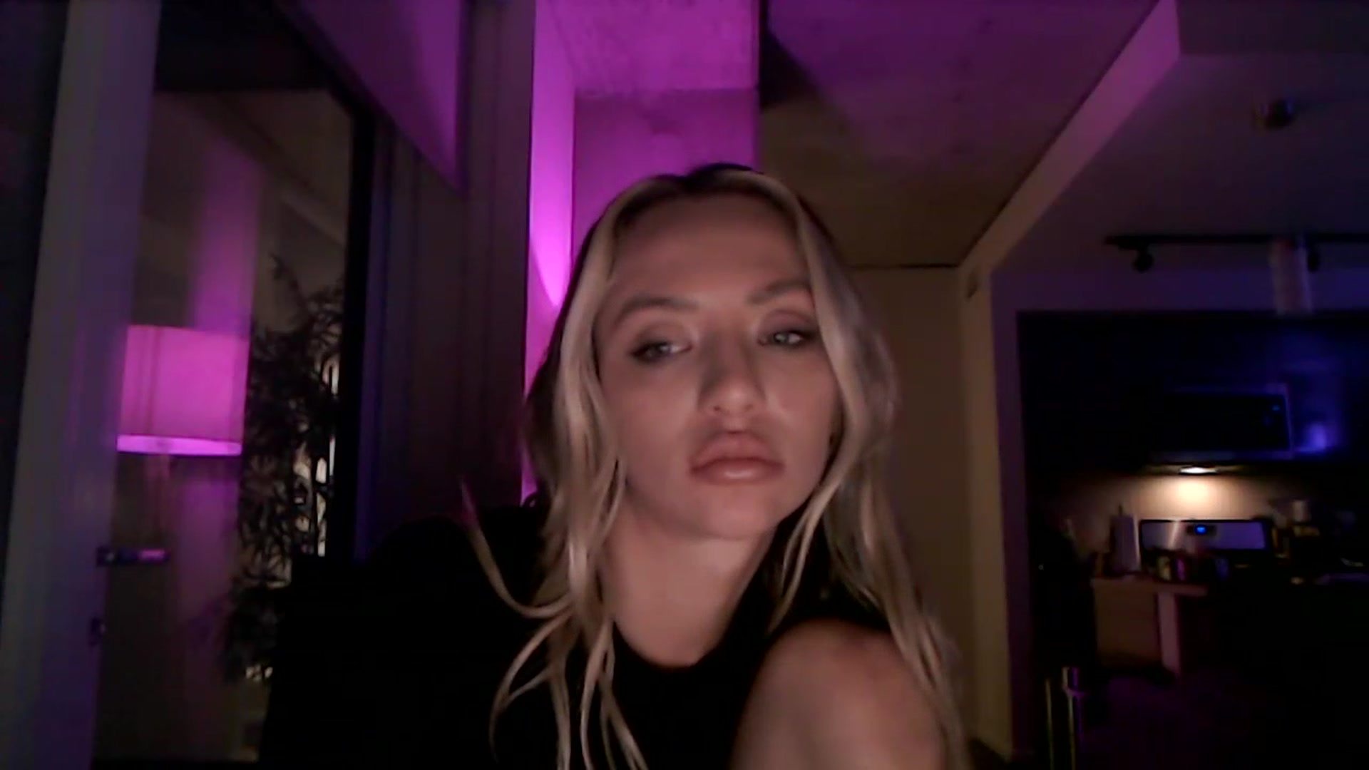 Gallery image thumbnail from AnaFoxx's myfreecams stream on, 12/07/2022, 04:42 image 13 of 20