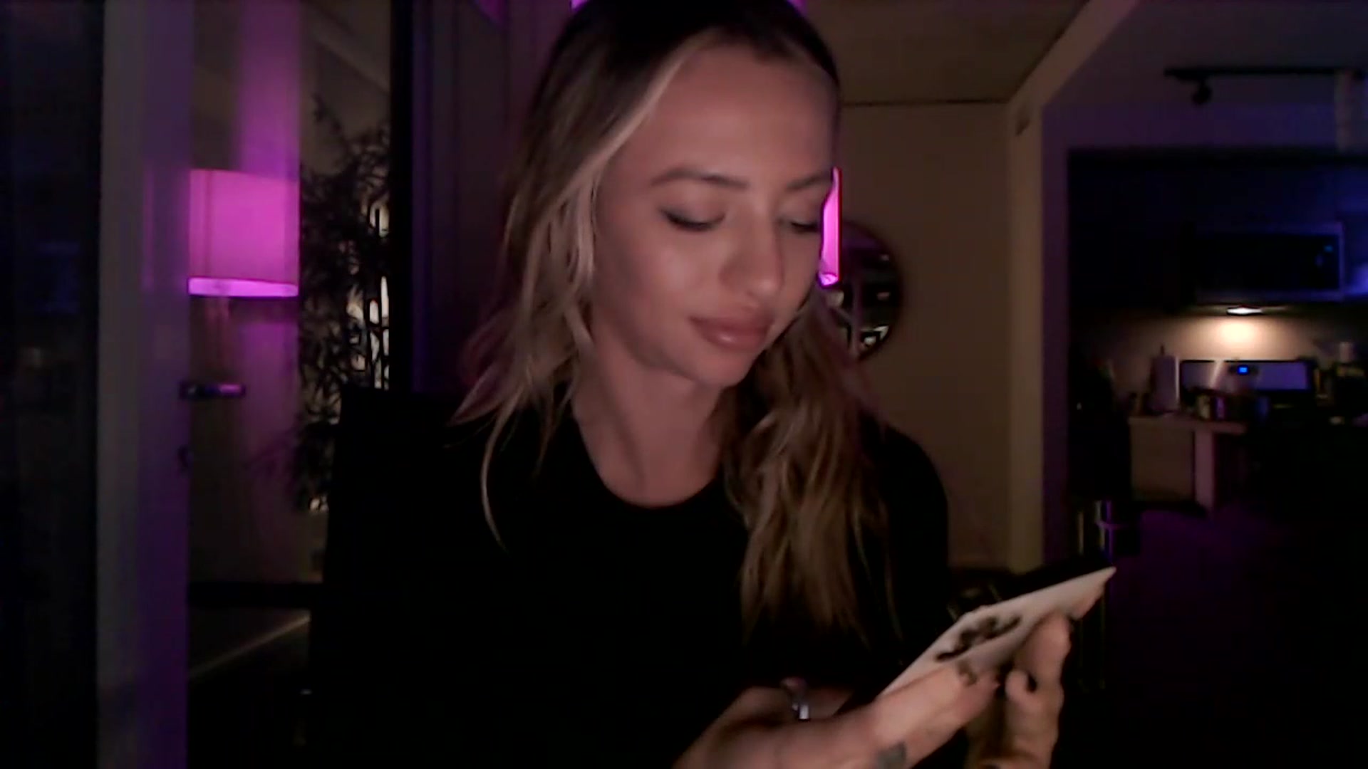 Gallery image thumbnail from AnaFoxx's myfreecams stream on, 12/07/2022, 04:42 image 10 of 20
