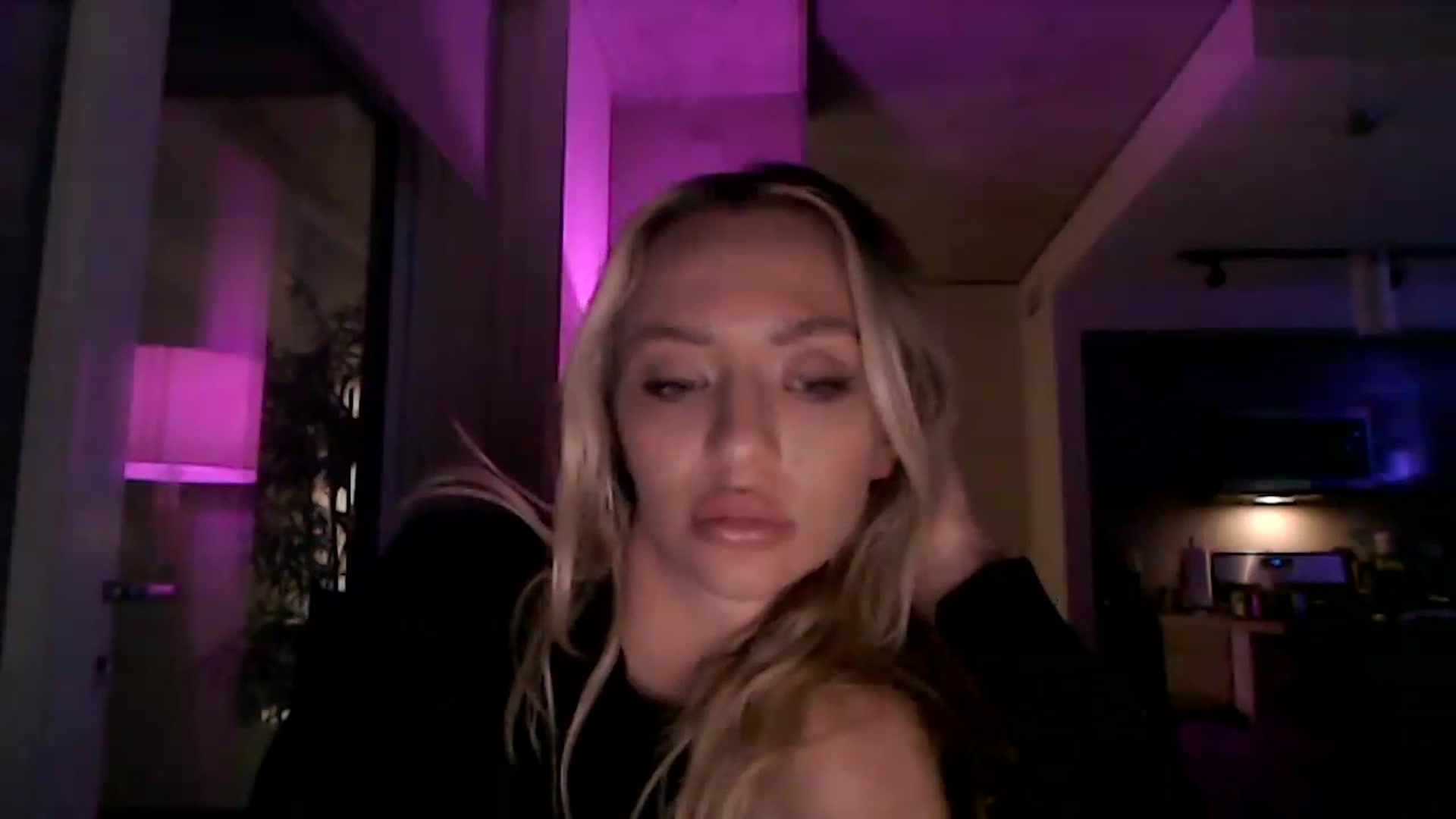Gallery image thumbnail from AnaFoxx's myfreecams stream on, 12/07/2022, 04:42 image 11 of 20