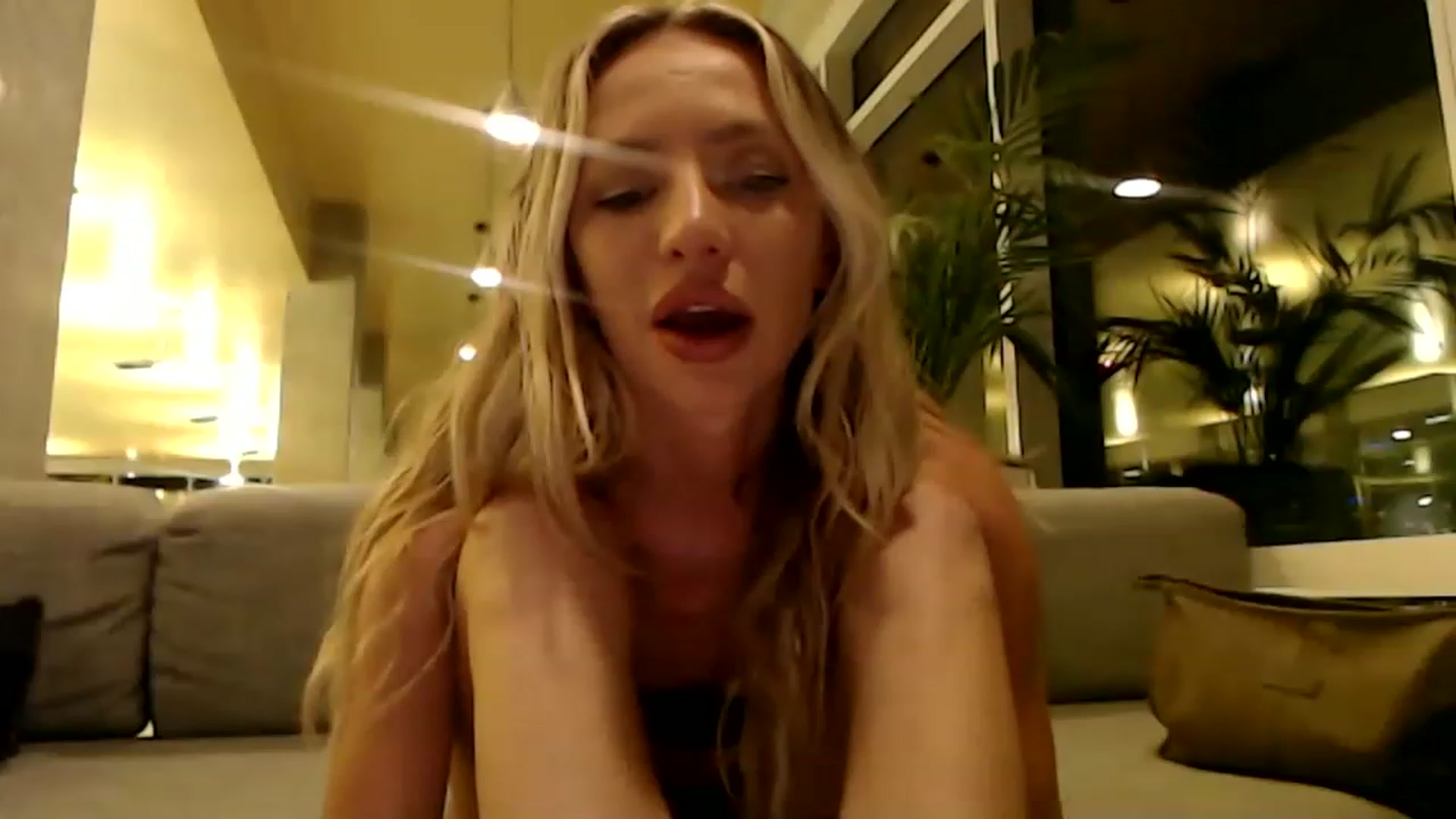 Gallery image thumbnail from AnaFoxx's myfreecams stream on, 12/11/2022, 10:20 image 7 of 20