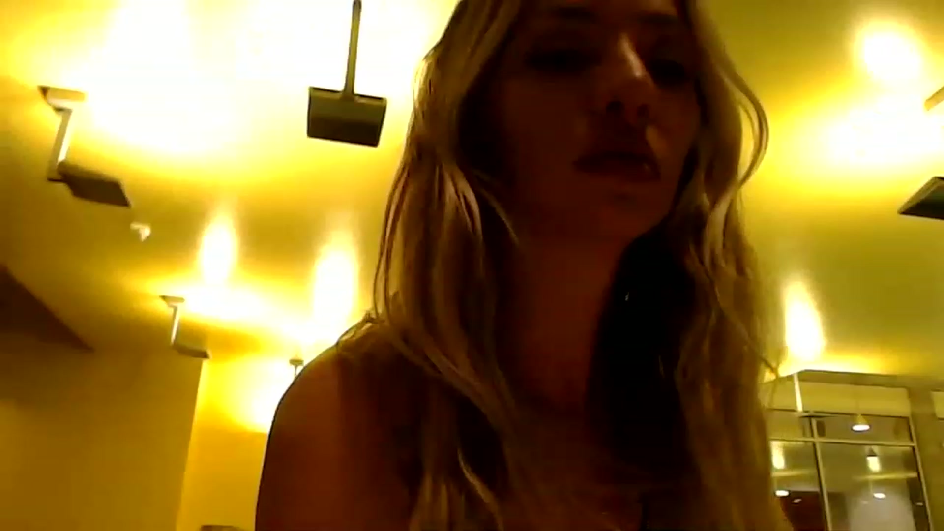 Gallery image thumbnail from AnaFoxx's myfreecams stream on, 12/11/2022, 10:20 image 8 of 20