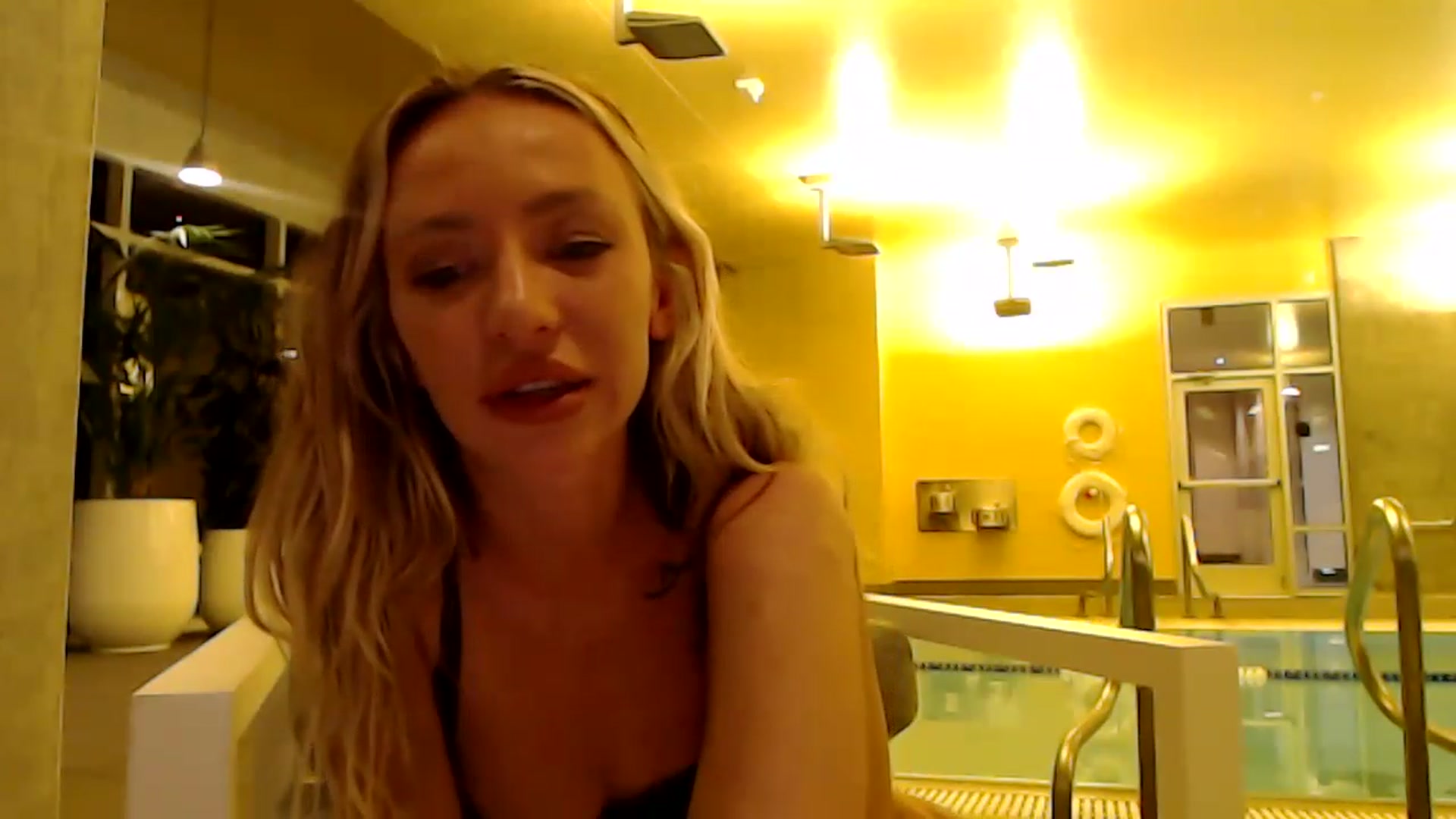 Gallery image thumbnail from AnaFoxx's myfreecams stream on, 12/11/2022, 11:32 image 14 of 20