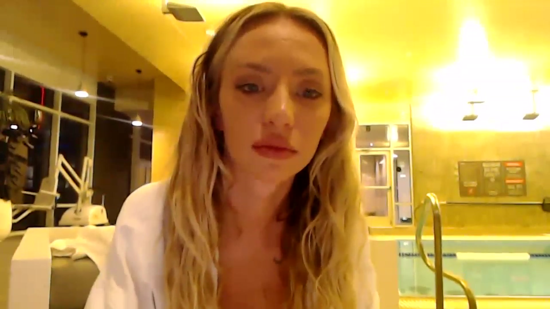 Gallery image thumbnail from AnaFoxx's myfreecams stream on, 12/11/2022, 11:32 image 18 of 20