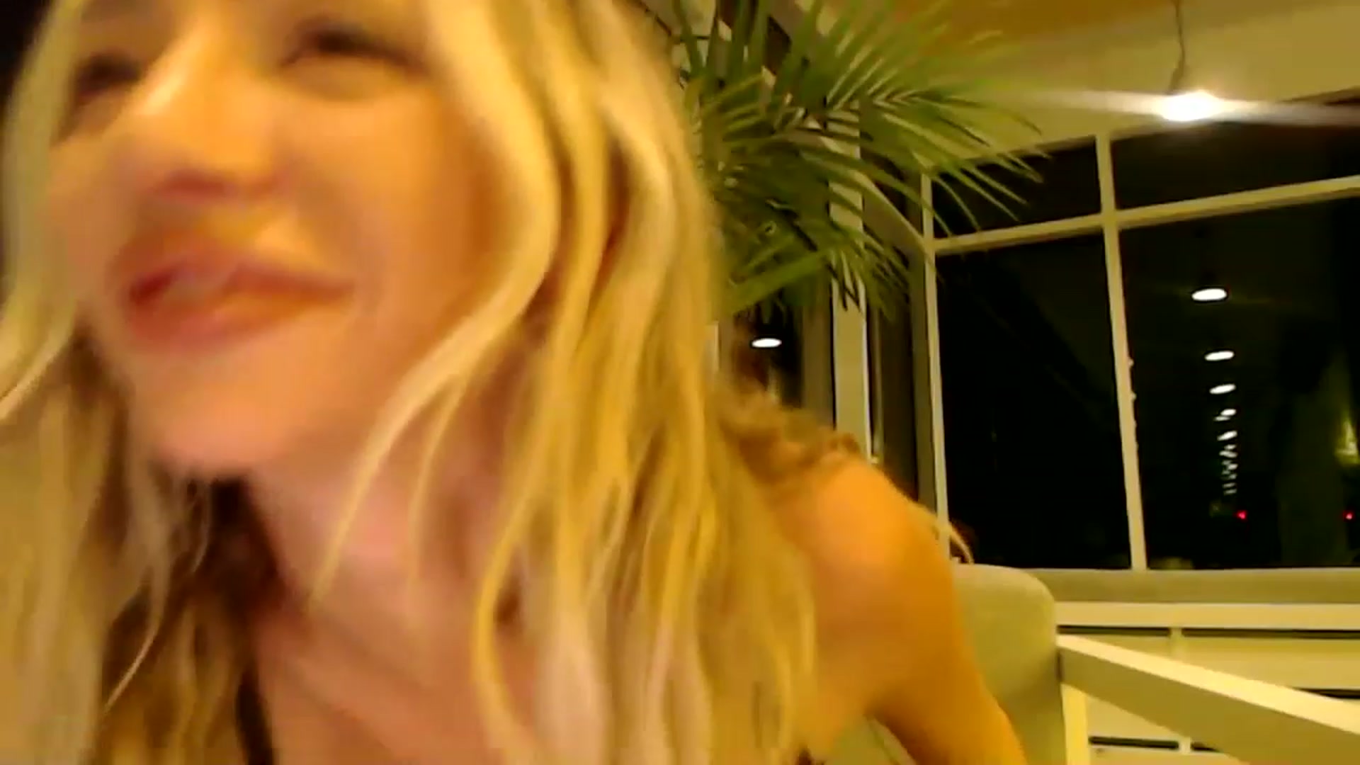Gallery image thumbnail from AnaFoxx's myfreecams stream on, 12/11/2022, 11:32 image 4 of 20