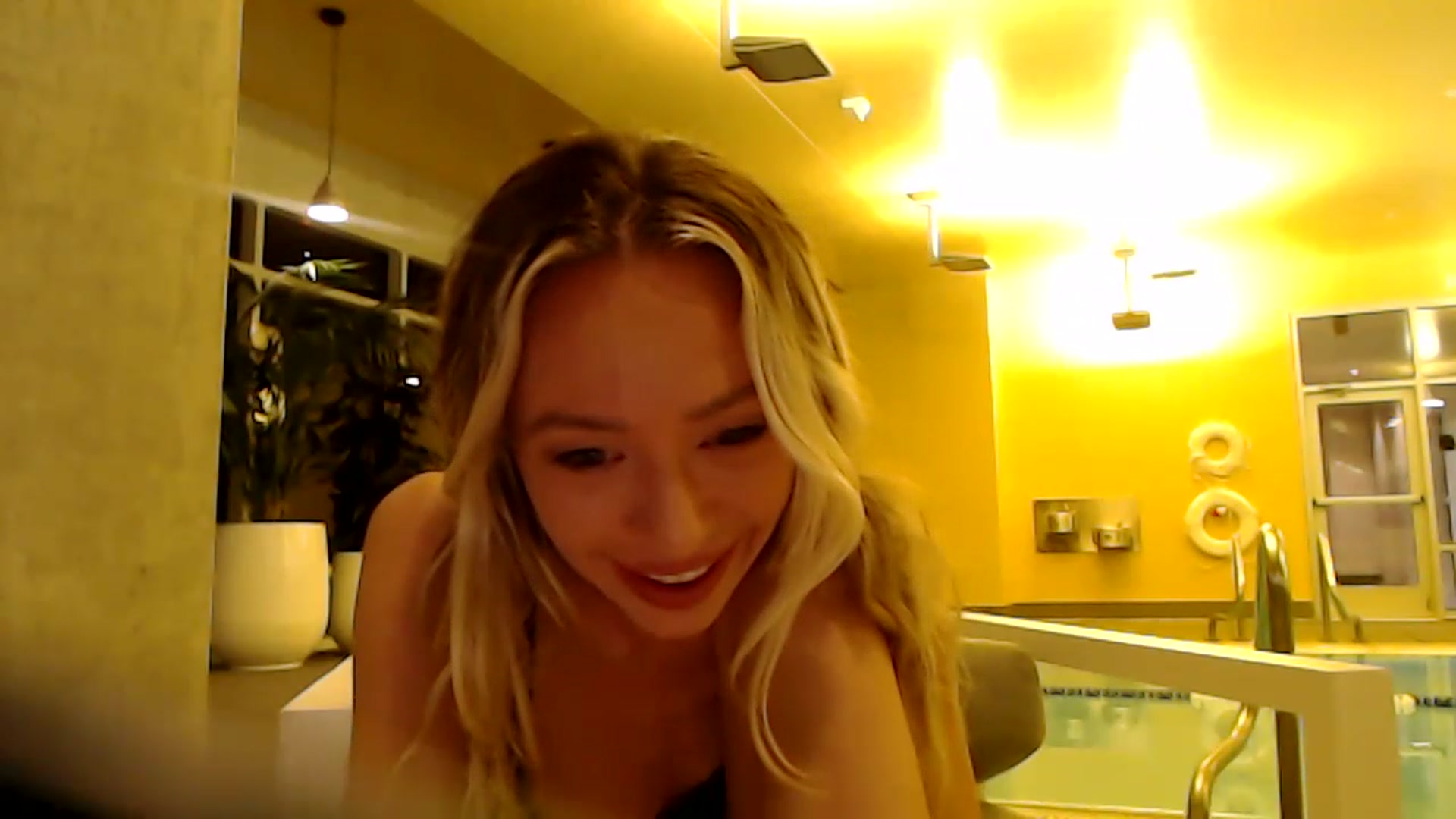 Gallery image thumbnail from AnaFoxx's myfreecams stream on, 12/11/2022, 11:32 image 12 of 20